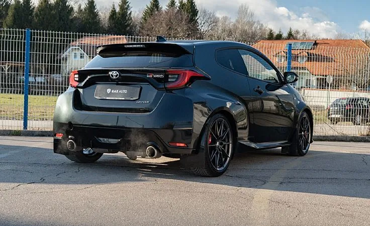 Zunanja slika - Toyota GR Yaris - 1.6 TURBO GR-FOUR 4WD KW Gewinde Akrapovič Kletka - 5