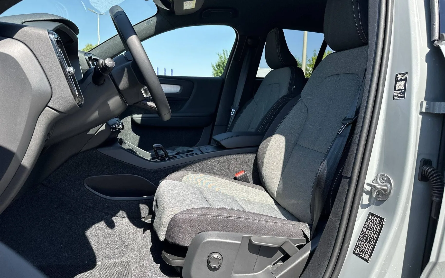 Notranja slika - Volvo XC40 - B3P Core Avt - 10