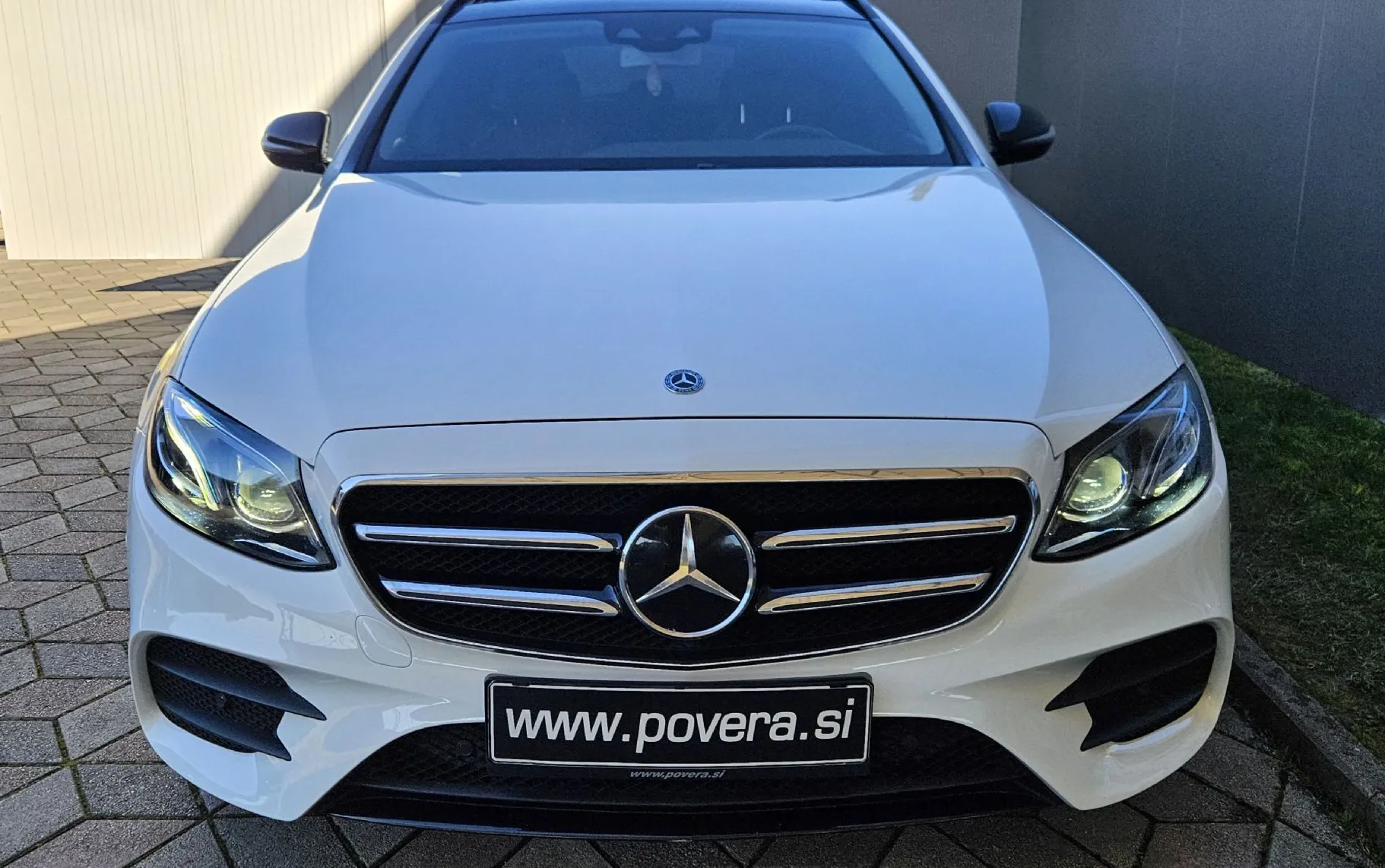 Zunanja slika - Mercedes-Benz E-Razred - E 220 d AMG line+ACC+PANO+MULTIBEAM+USNJE+PRIKLOP+ - 2