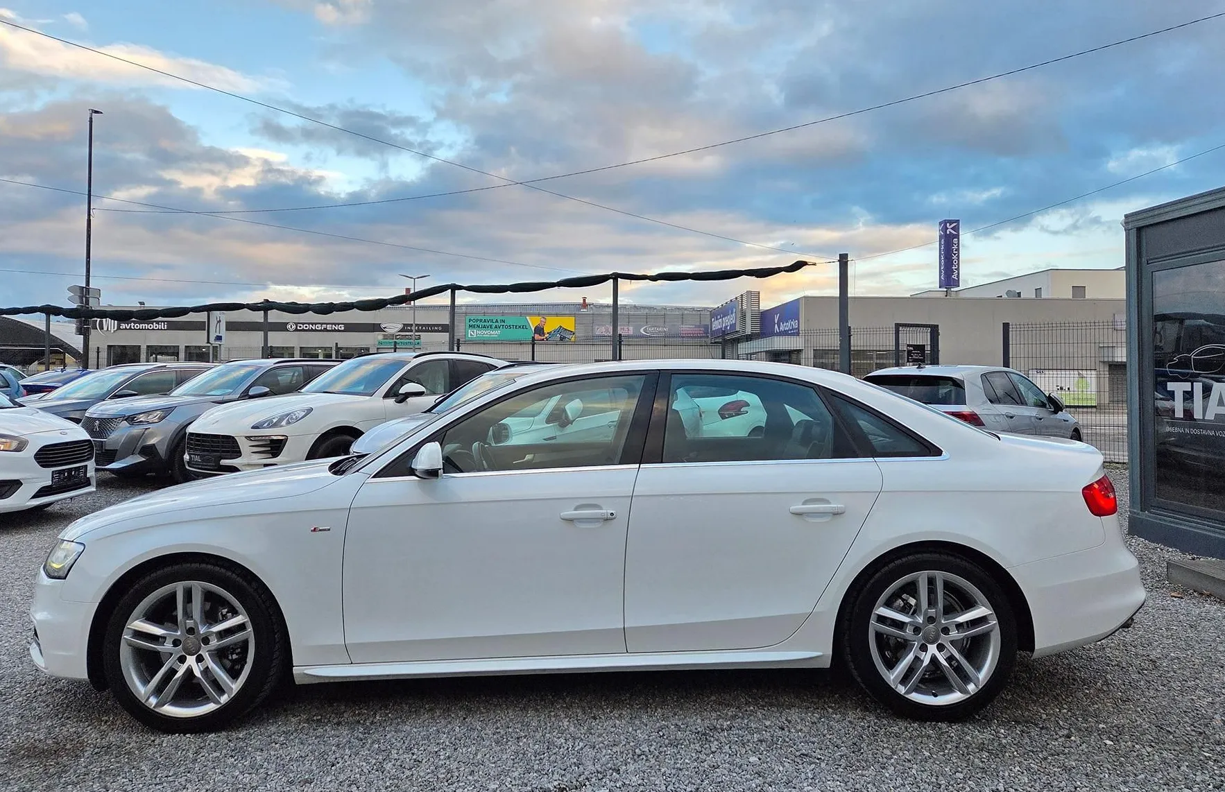Zunanja slika - Audi A4 - 2.0TDI-S LINE-LED-XENON-ALU-PDC-SLO-1.LASTNIK... - 4
