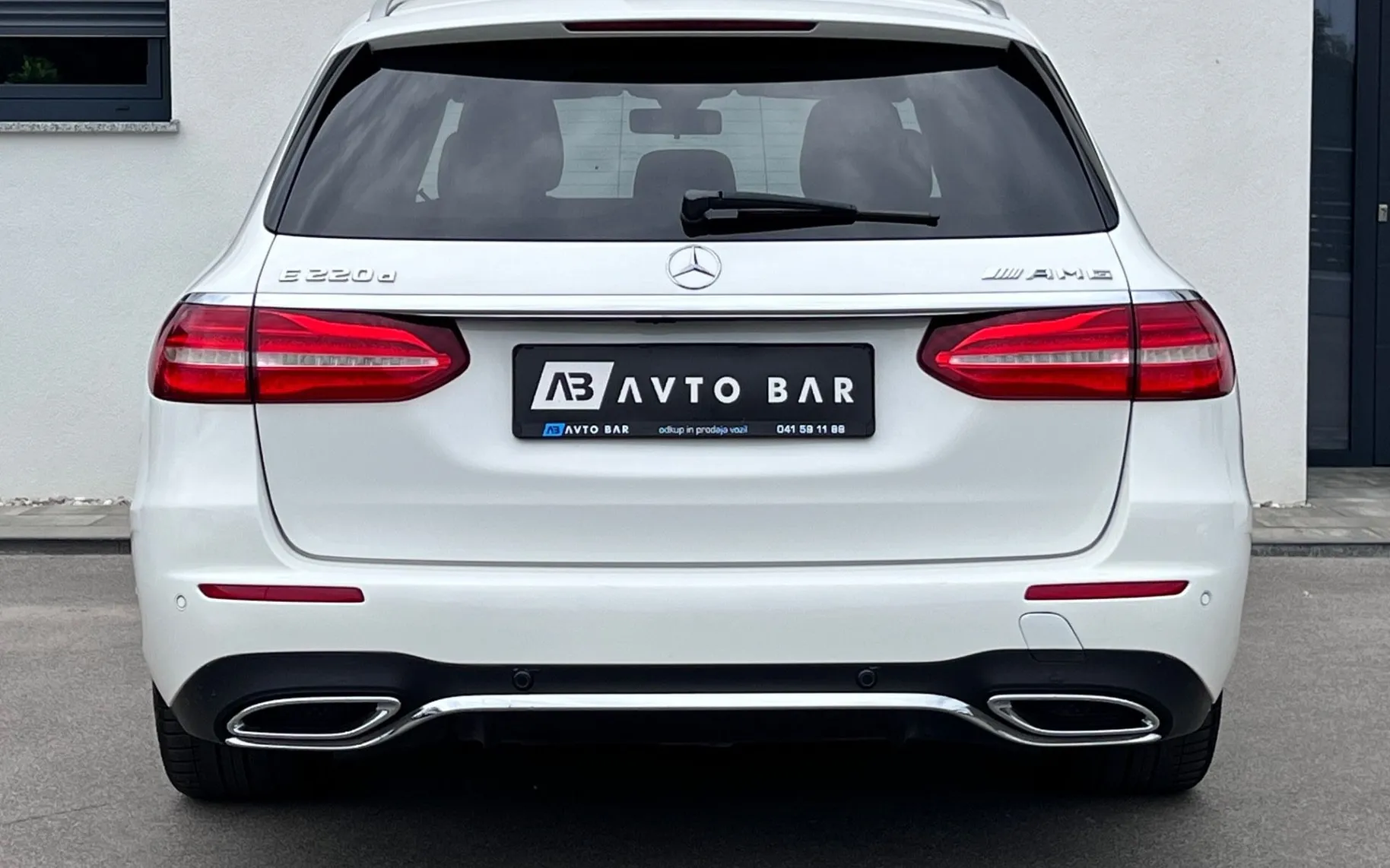 Notranja slika - Mercedes-Benz E-Razred - 220d+AMG+LED+F1+R.KAMERA+AMBI+ALU 20 - 7
