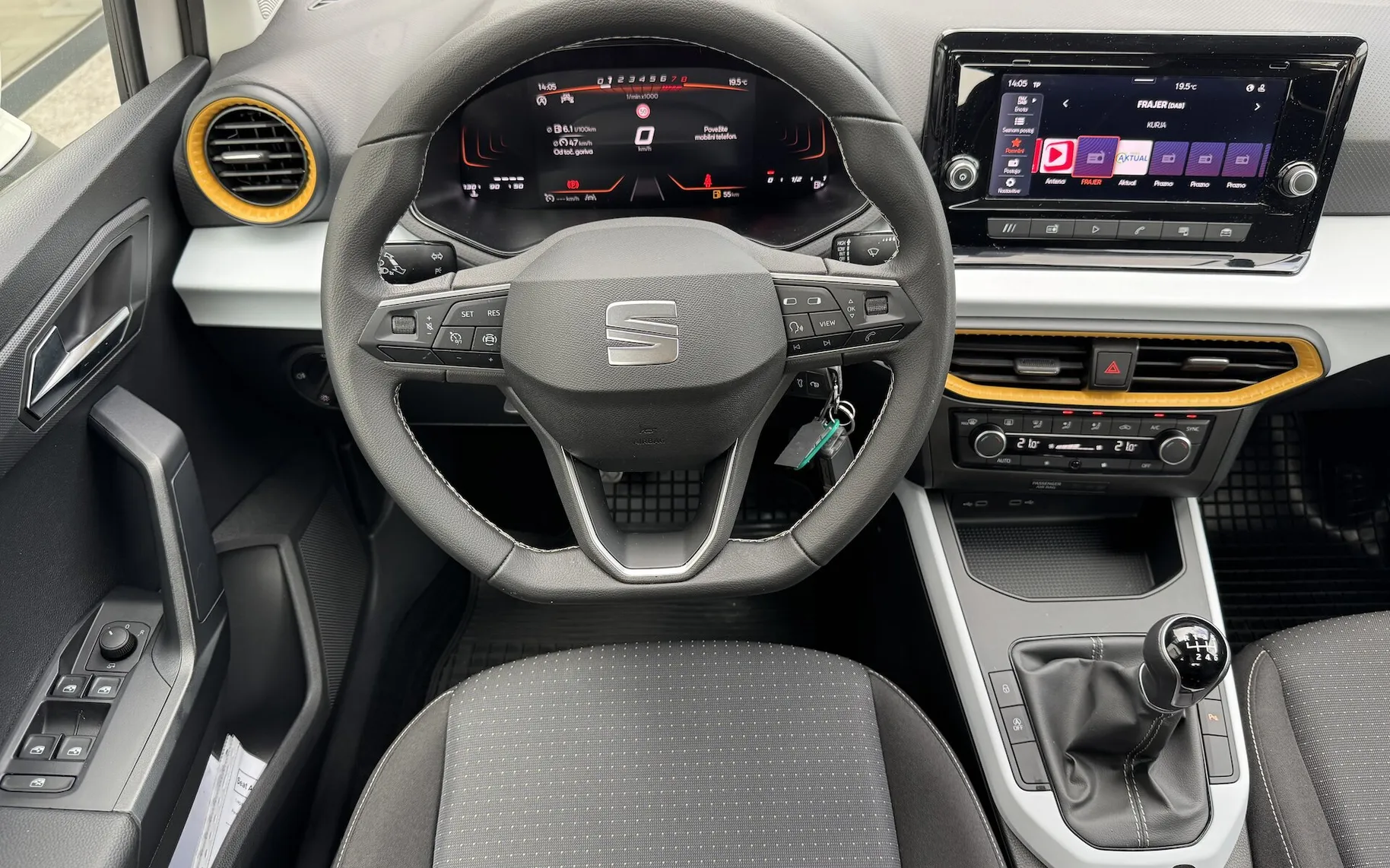 Zunanja slika - Seat Arona - 1.0 TSI 115KM HOLA SLO poreklo 1.LASTNIK ODLIČNA - 14