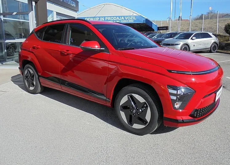 Zunanja slika - Hyundai Kona - Electric 48.6 kWh 99kW PREMIUM°Winter°Topl.črp° - 3