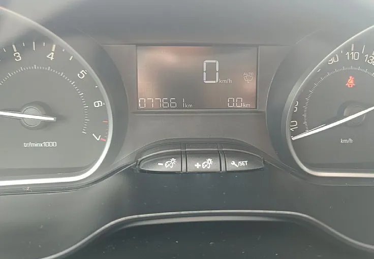 Zunanja slika - Peugeot 2008 - 1.2 PureTech 110 S S Active-1.LASTNIK-77661 KM - 9