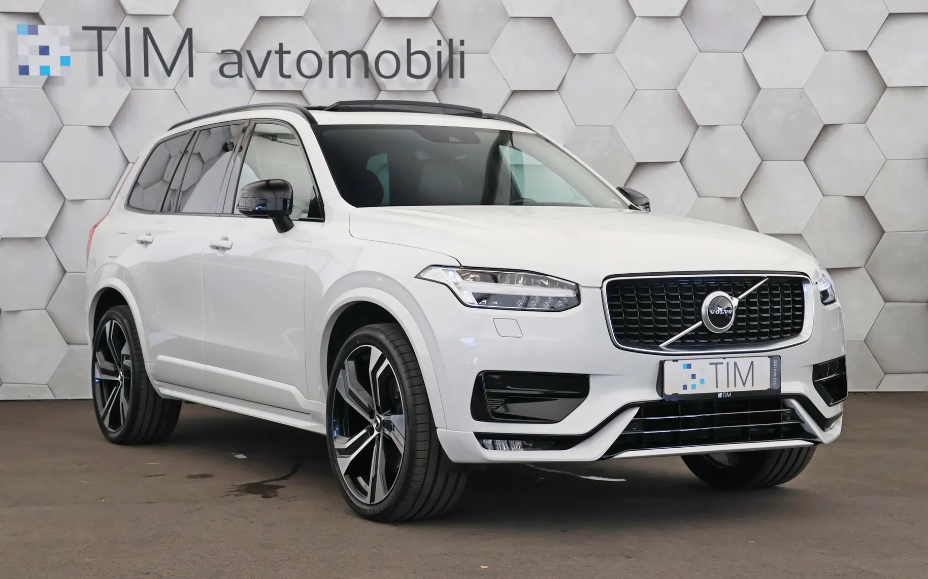 Zunanja slika - Volvo XC90 - B5D 2.0d AWD Geartronic R-Design 235KM - 2