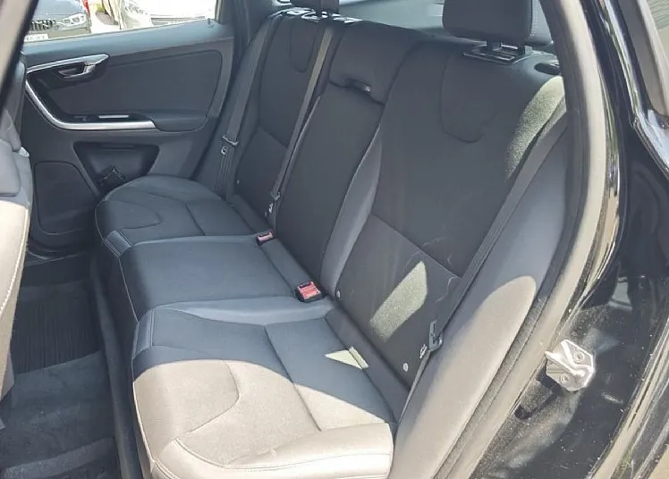 Zunanja slika - Volvo XC60 - D3 AUTO - VLEČNA KLJUKA - TEMPOMAT - GRETI SEDEŽI - 14