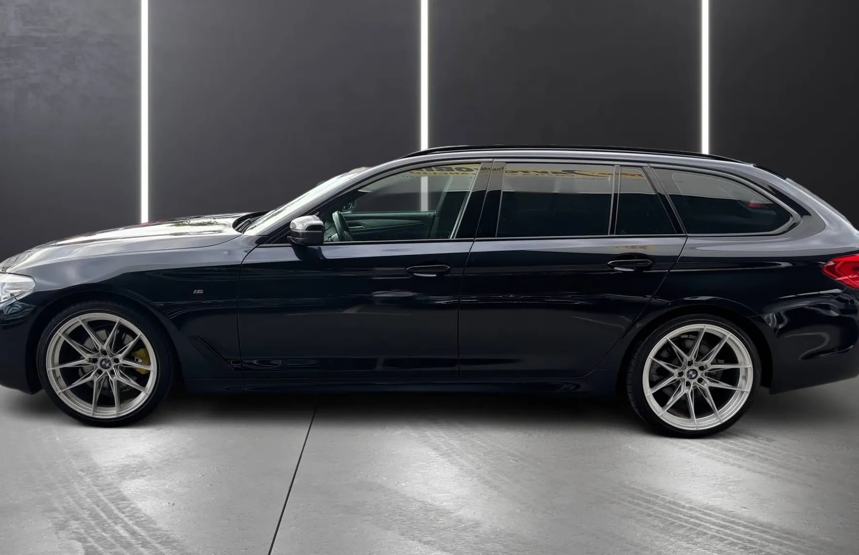 Zunanja slika - BMW Serija 5 - Touring: 520d M-PAKET FUL LED NAVI TEMP PANO PDC KLJUKA - 4