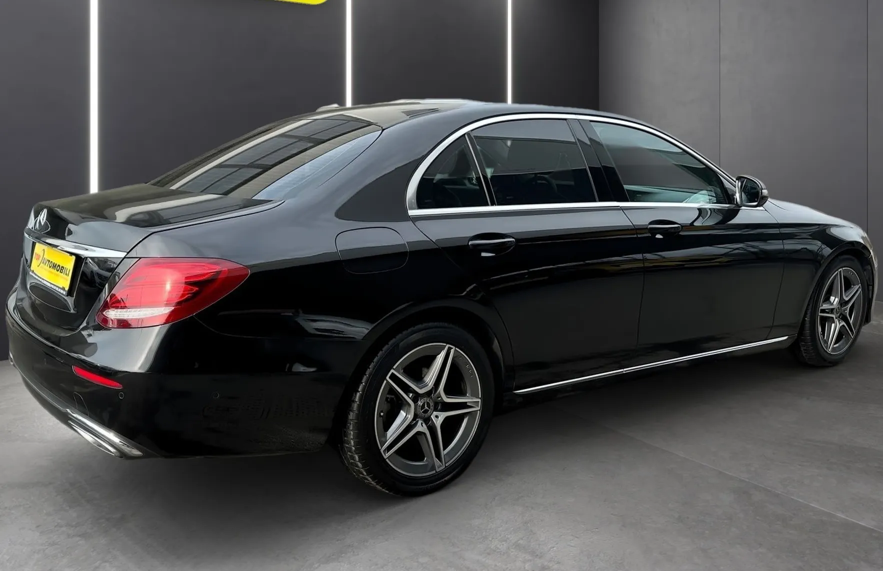 Zunanja slika - Mercedes-Benz E-Razred - E 220d FULL LED TEMPOMAT NAVI 360 KAMERA PDC - 9