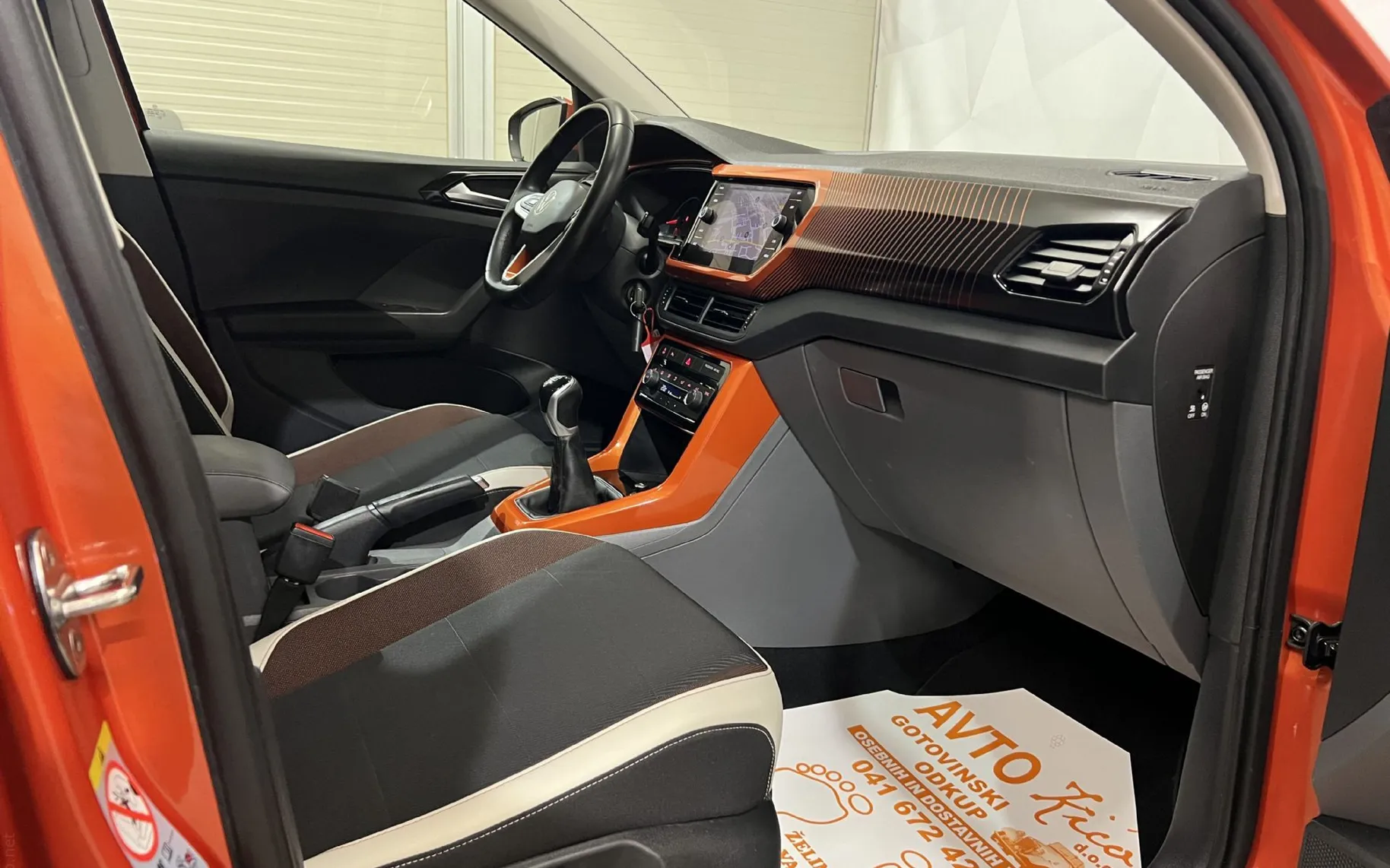 Notranja slika - VW T-Cross - 1.0 TSI-ACC-LED-KAMERA-NAVIGACIJA-PDC-TRAJNIK ... - 11