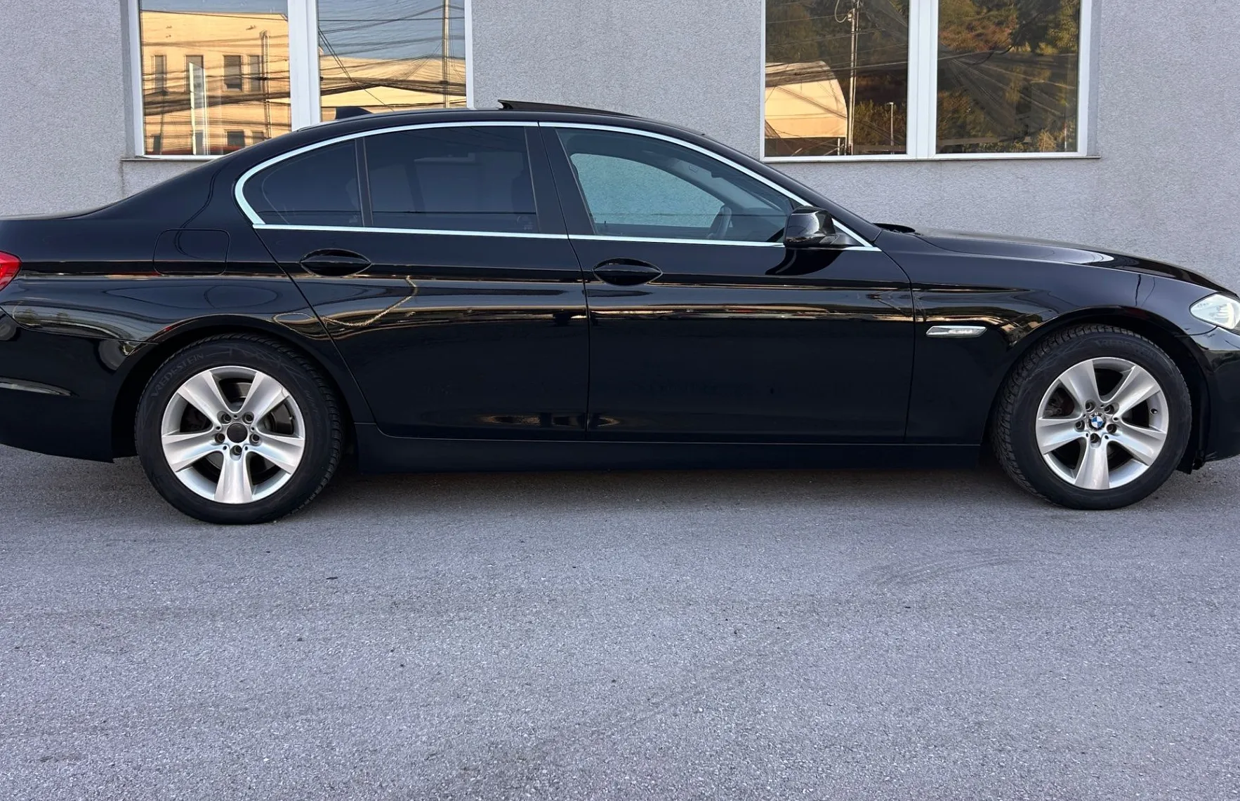 Zunanja slika - BMW Serija 5 - : 520d-XSENON-GRETJE SEDEŽEV-ŠIBEDAH-AUTOMATIK - 5
