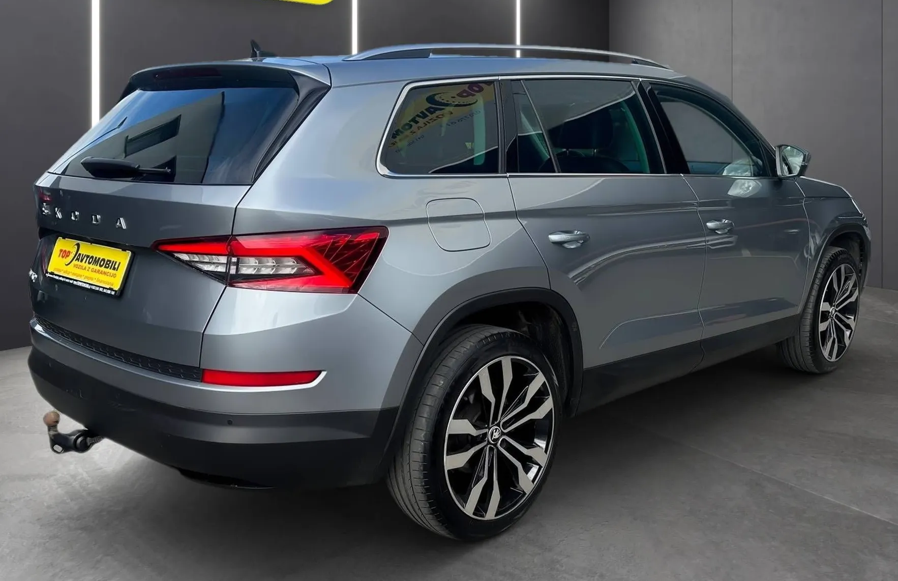 Zunanja slika - Škoda Kodiaq - 2.0 TDI FUL LED ACC NAVI VIRTUAL HI-FI KLJUKA TOP - 9