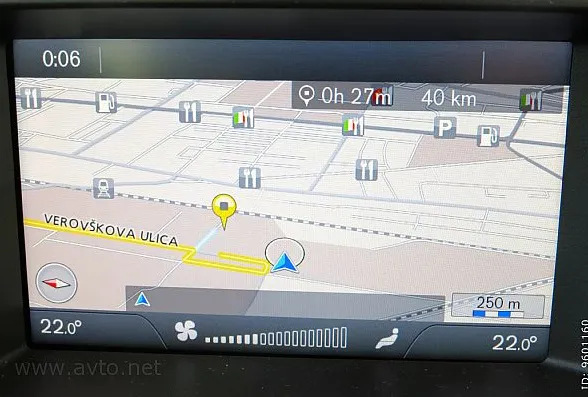 Zunanja slika - Volvo XC60 - FWD DRIVe R-Design - 12