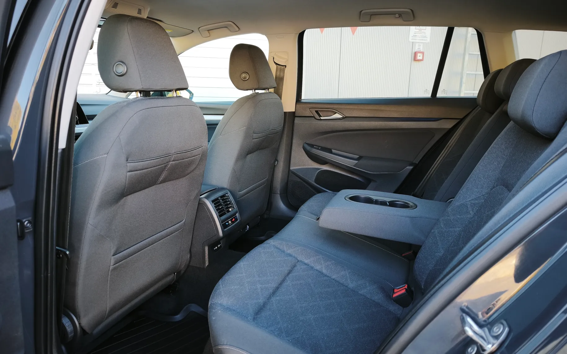Zunanja slika - Volkswagen Golf - Volkswagen  Variant 2.0-TDI-1-LASTNIK-1-BARVA-SLO-POREKLO-LED - 12
