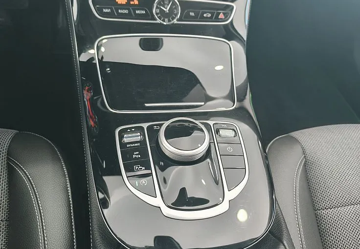 Zunanja slika - Mercedes-Benz E-Razred - E 220 d AMG-KAMERA-AVANTGARDE-LED-F1-VIDEO - 12