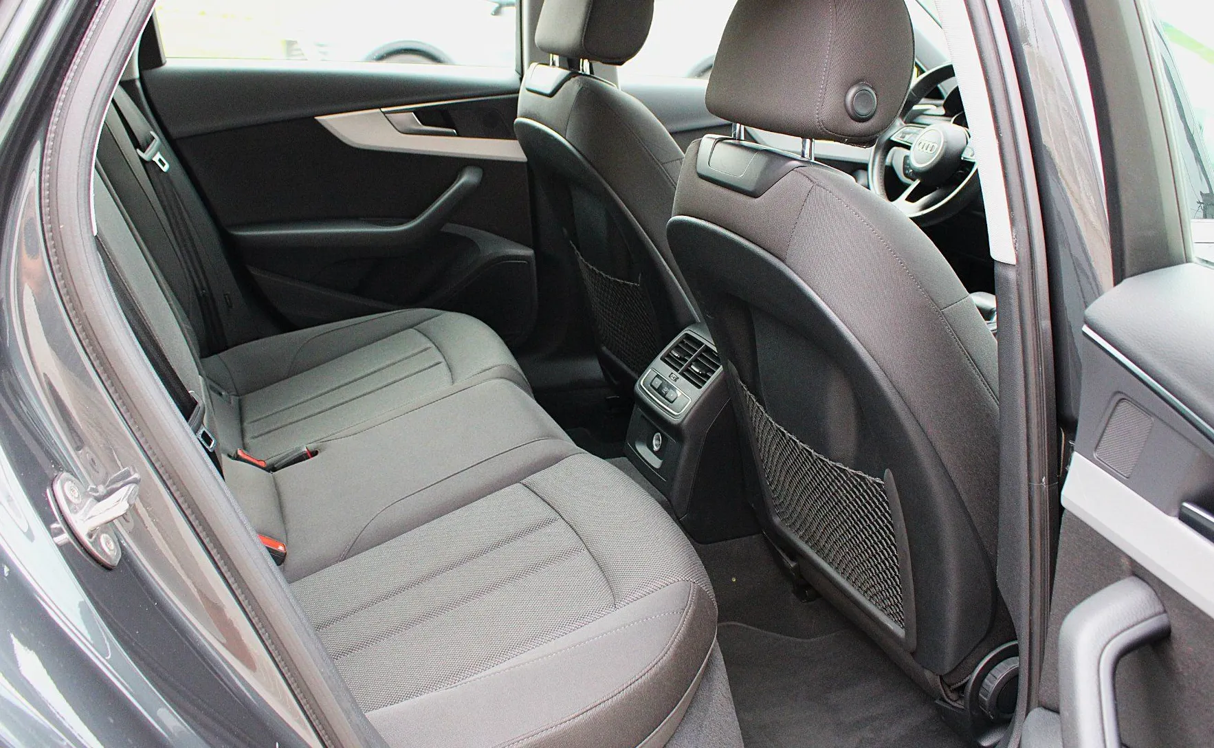 Zunanja slika - Audi A4 - Avant 35 TDI S tronic_VIRTUAL_KAMERA_LED_2X PDC_ALU - 13