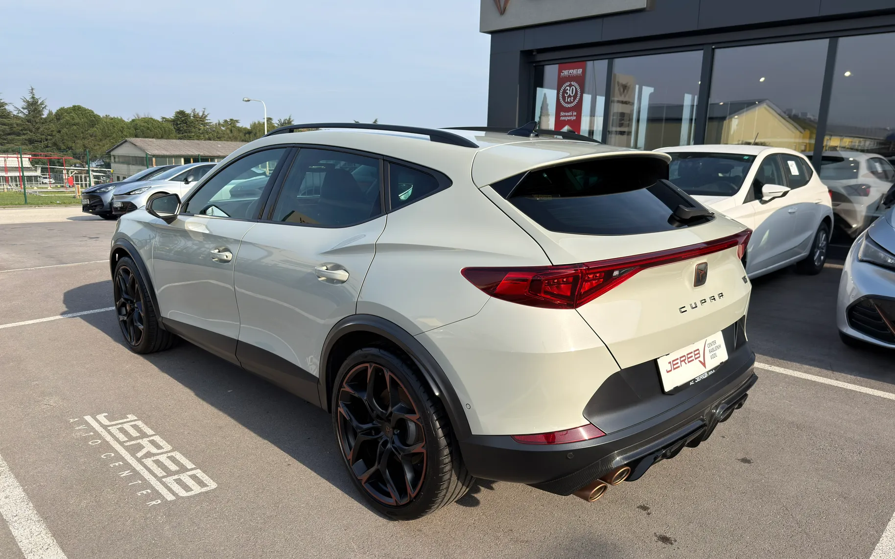 Zunanja slika - Cupra Formentor - 2.5 TSI 287KW DSG VZ5 4DRIVE Tayga Grey EDITION - 2