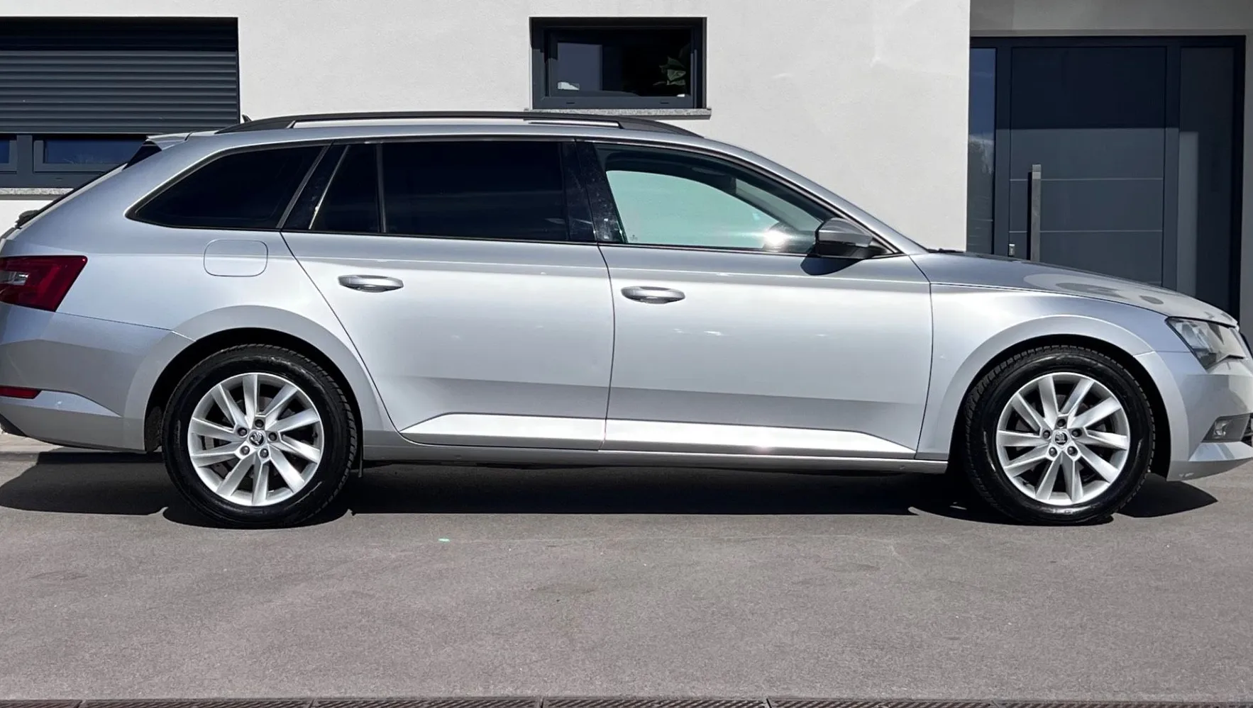 Zunanja slika - Škoda Superb - 2.0 TDI+ALU+TEMP+USB - 5