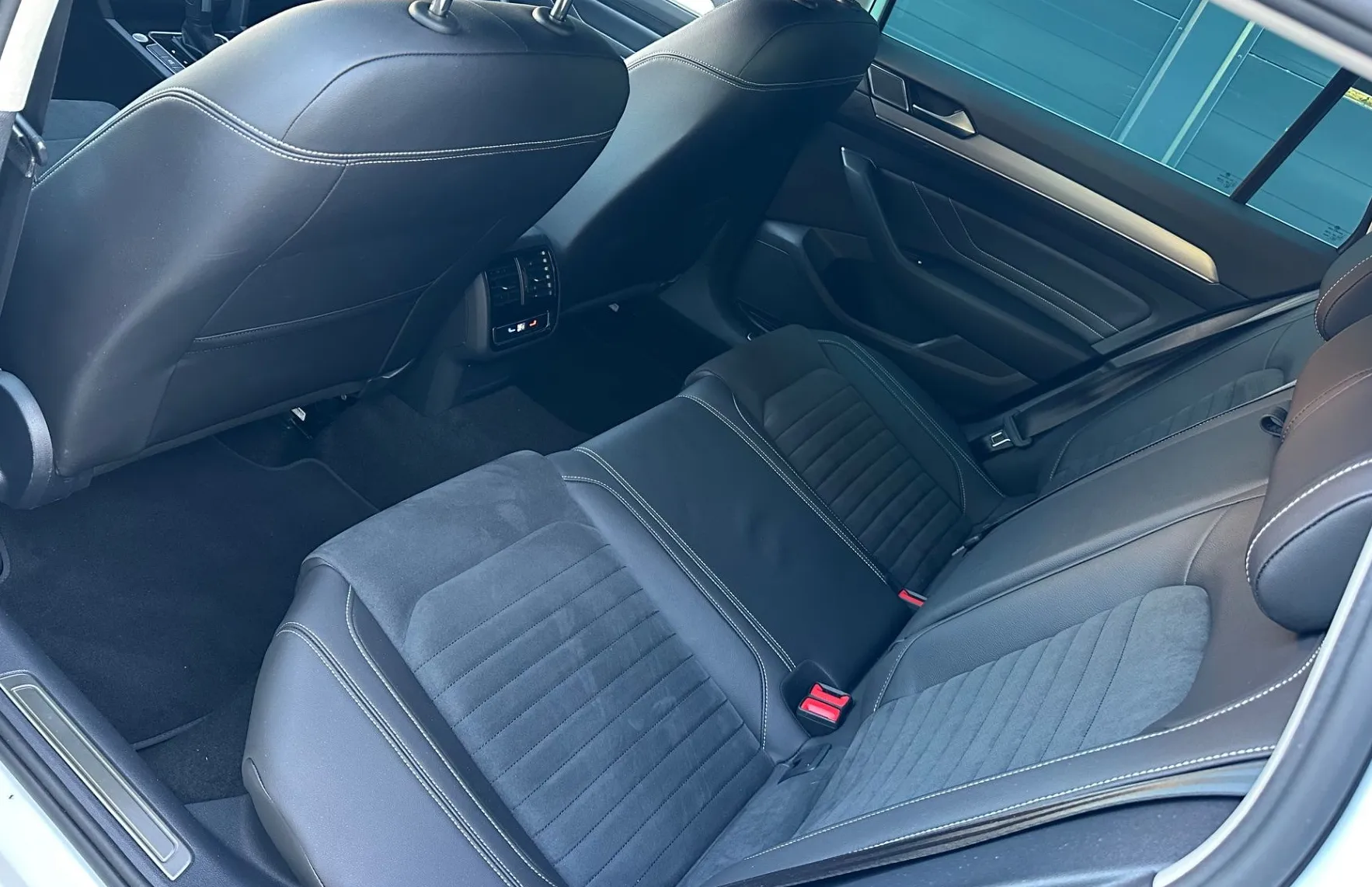 Zunanja slika - Volkswagen Passat - Variant 2.0TDI RLINE DSG-KEYLESS-KAMERA-VIRTUAL-ACC-IQ LED - 13