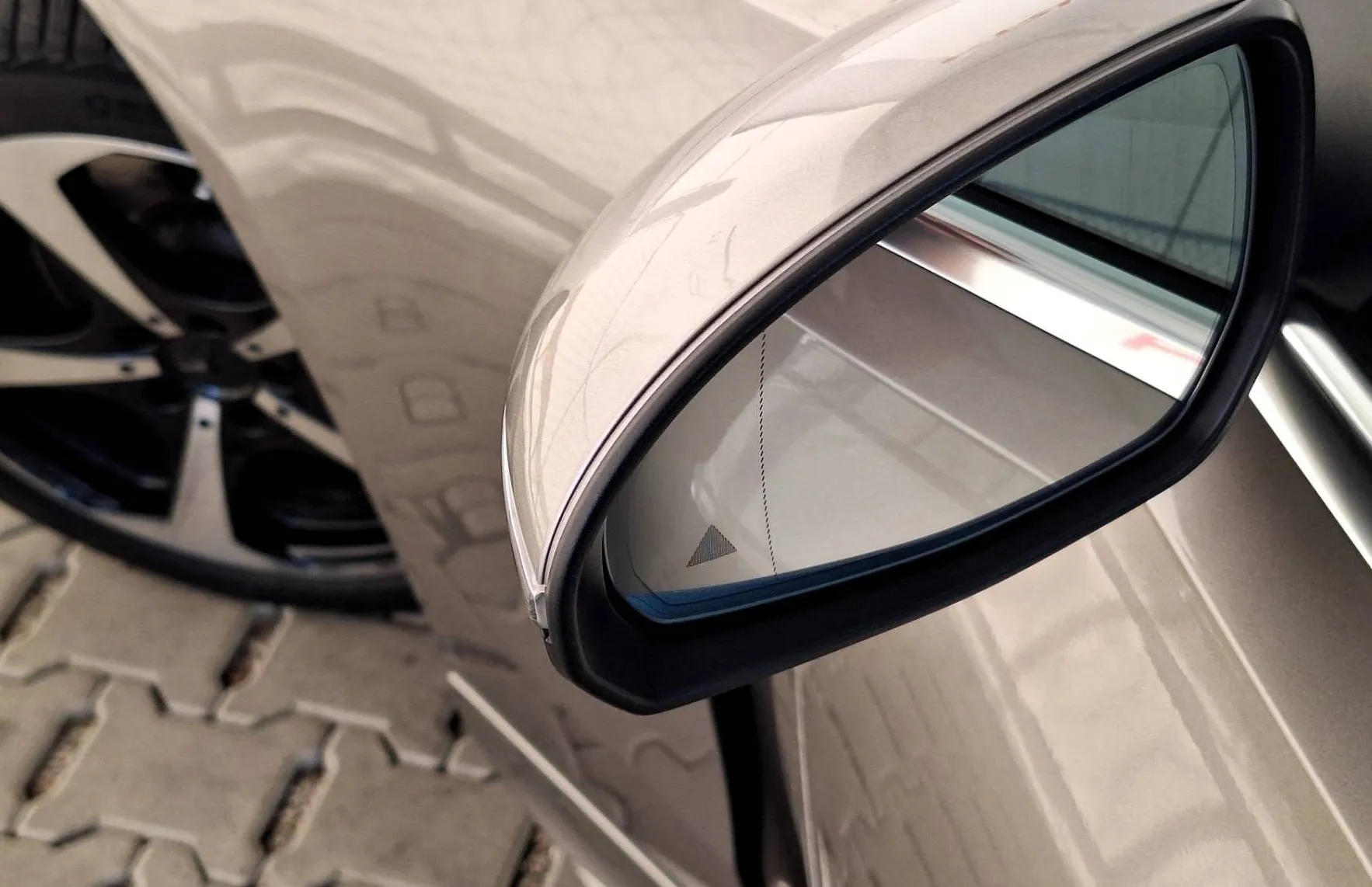 Zunanja slika - Mercedes-Benz C-Razred - C 300d AMG Line•AMBIENT•MRTVI KOTI•ACC• - 9
