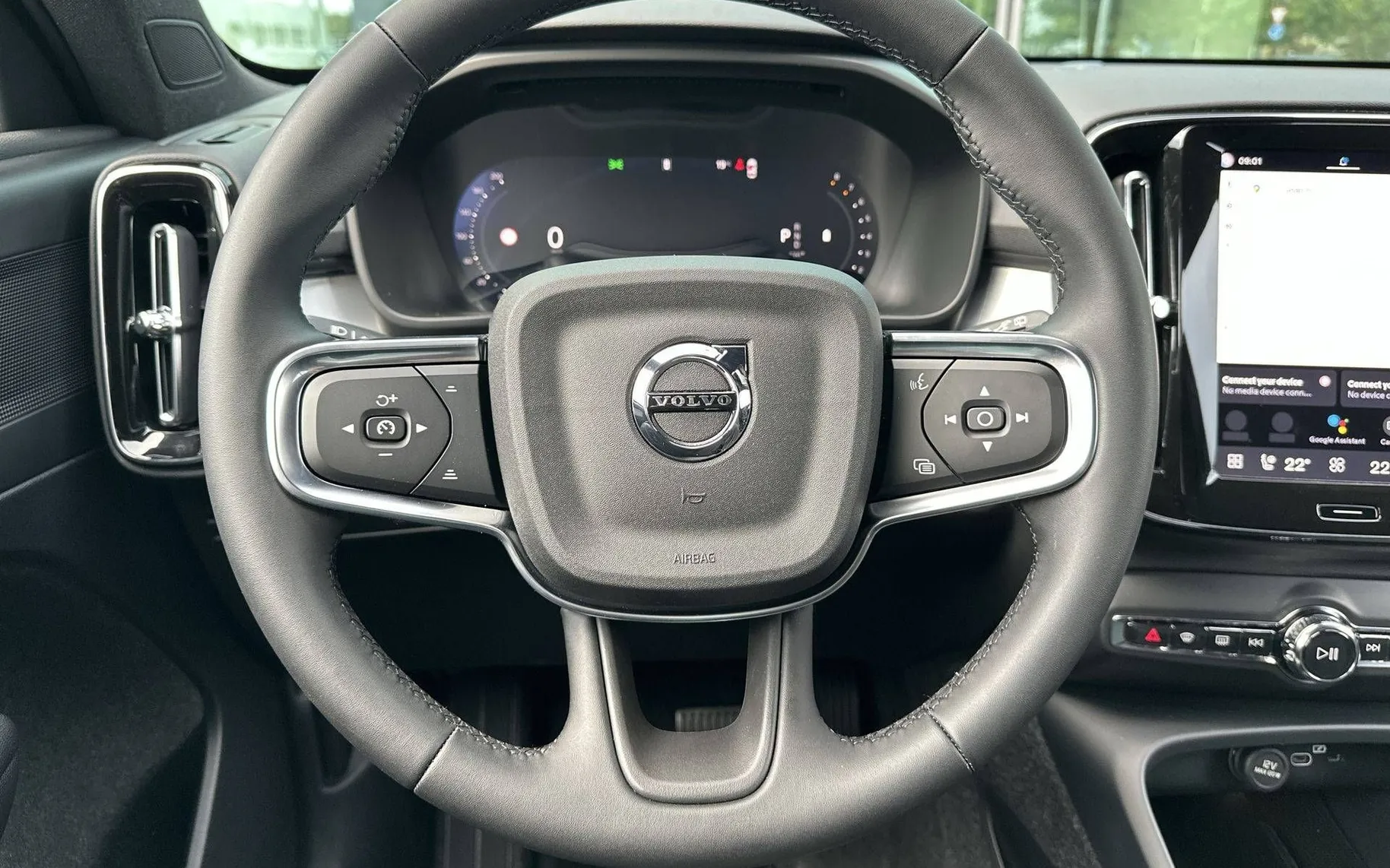 Notranja slika - Volvo XC40 - B3 P Core AT DCT... - 14