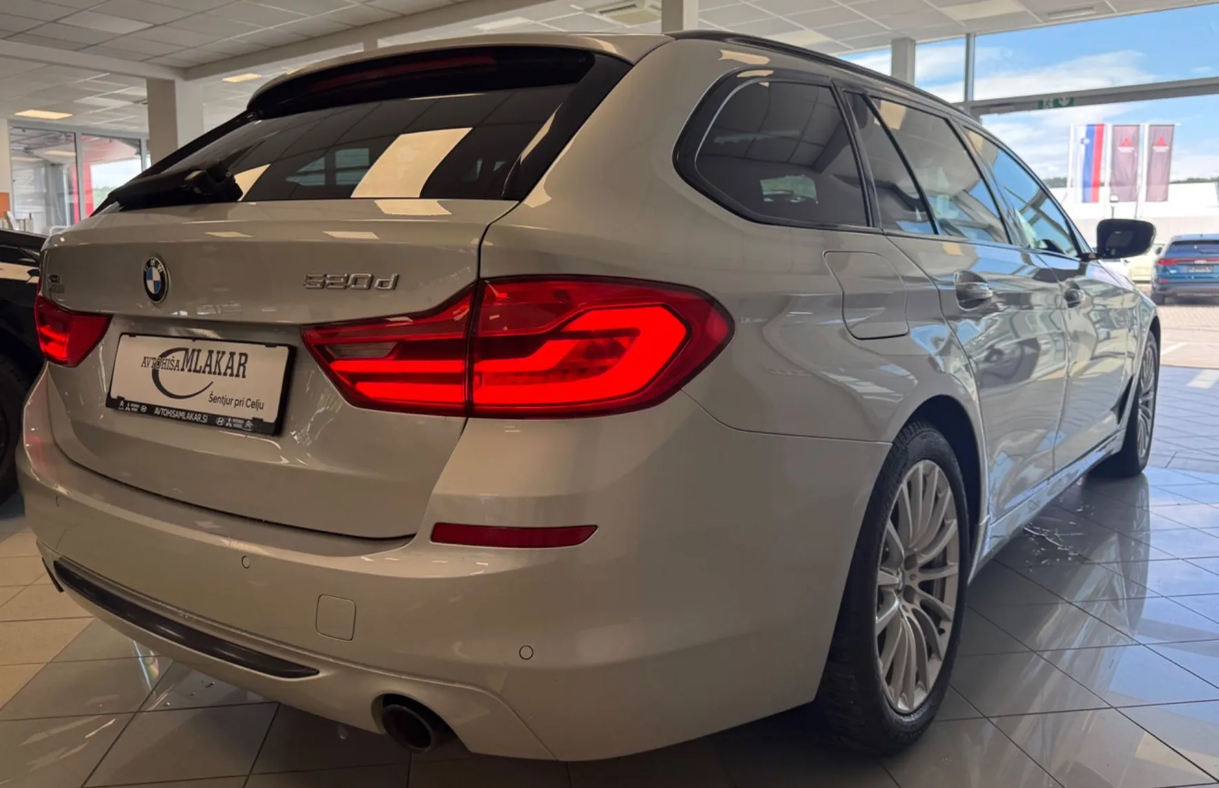 Zunanja slika - BMW Serija 5 - Touring: 520d xDrive Touring Avt. SPORT LINE-LED-NAVI-PA - 9