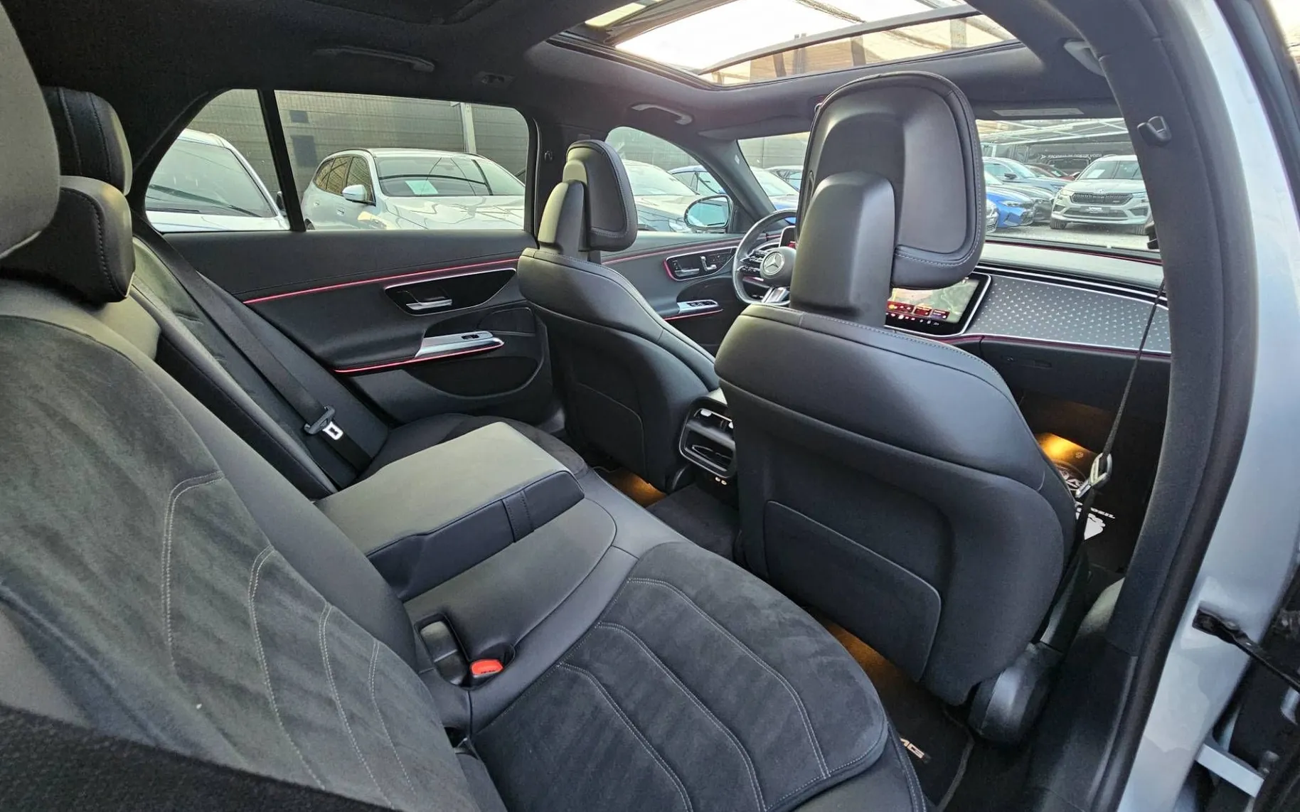 Notranja slika - Mercedes-Benz E-Razred - E 220 d T AMG |VIRTUAL|PANORAMA|KLJUKA|KAMERA|TOP| - 11