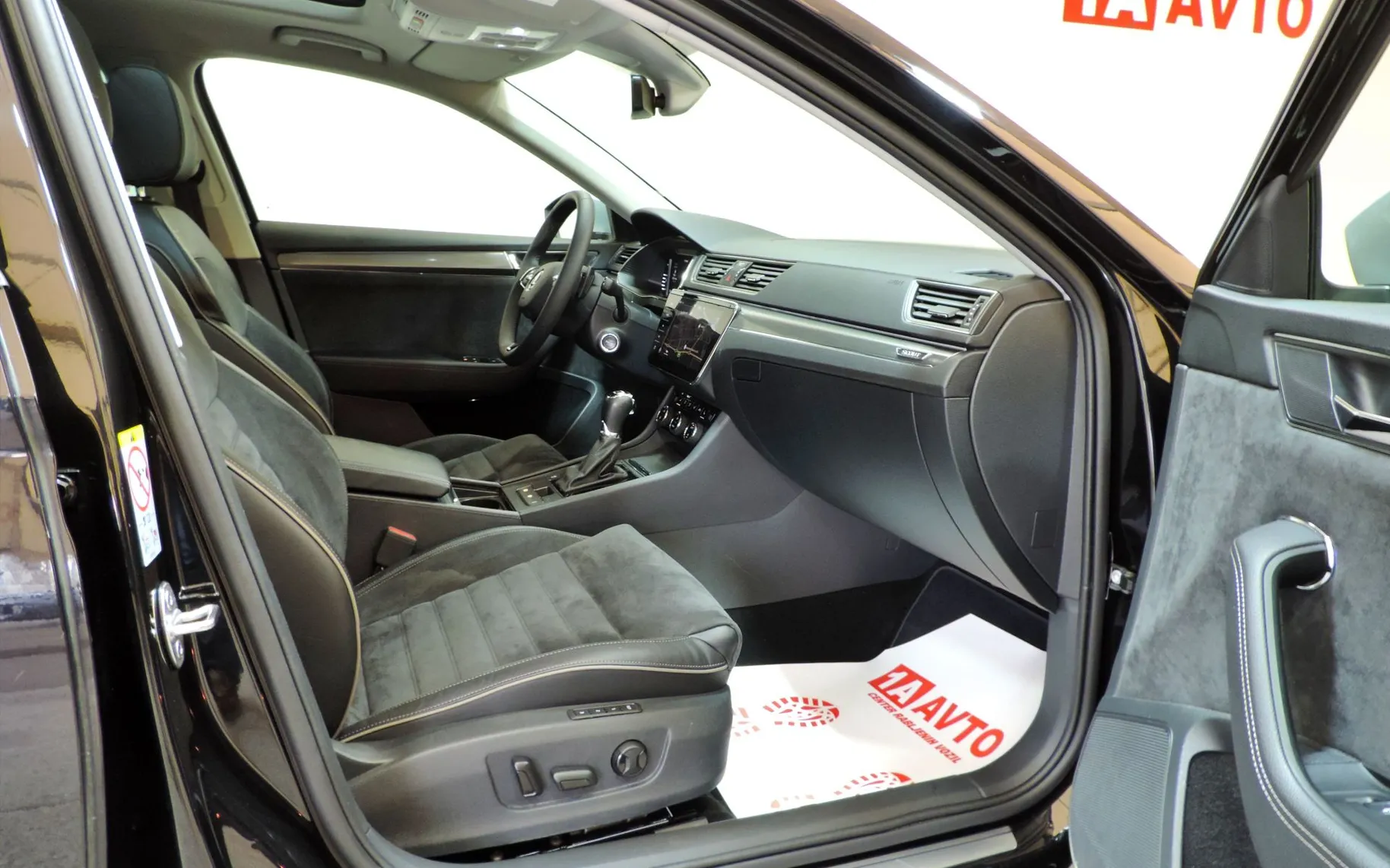 Zunanja slika - Škoda Superb - Combi Scout 4x4 2.0 TDI DSG WEBASTO-KLJUKA-KAMERA - 24