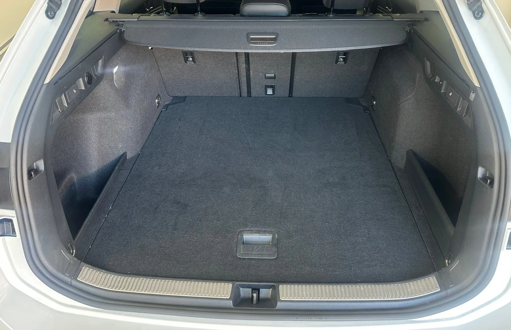 Zunanja slika - Volkswagen Passat - Variant 1.5 eTSI Business DSG.NEMŠKI.KLJUKA.KAMERA.LED.ACC - 20