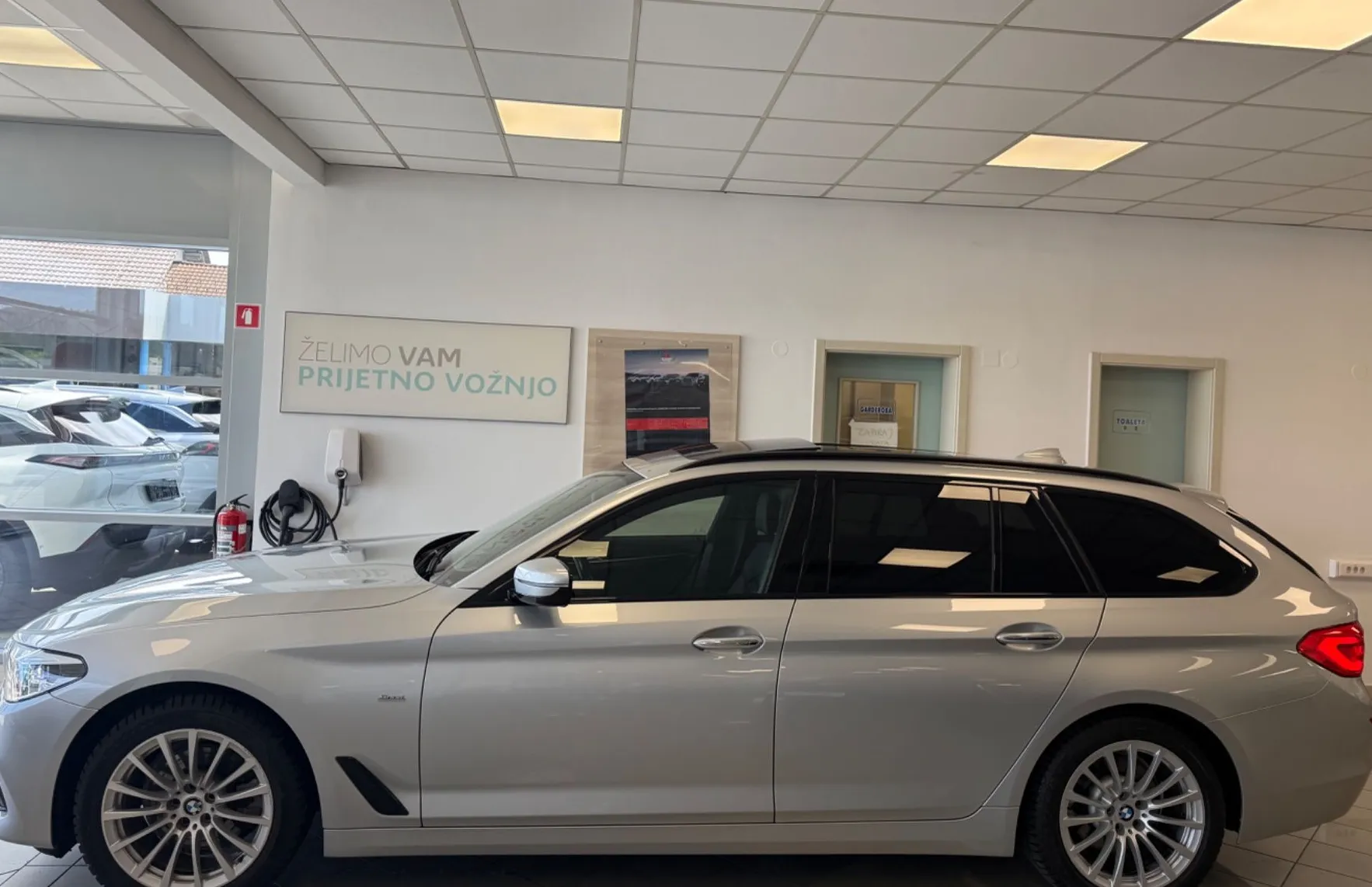 Zunanja slika - BMW Serija 5 - Touring: 520d xDrive Touring Avt. SPORT LINE-LED-NAVI-PA - 6