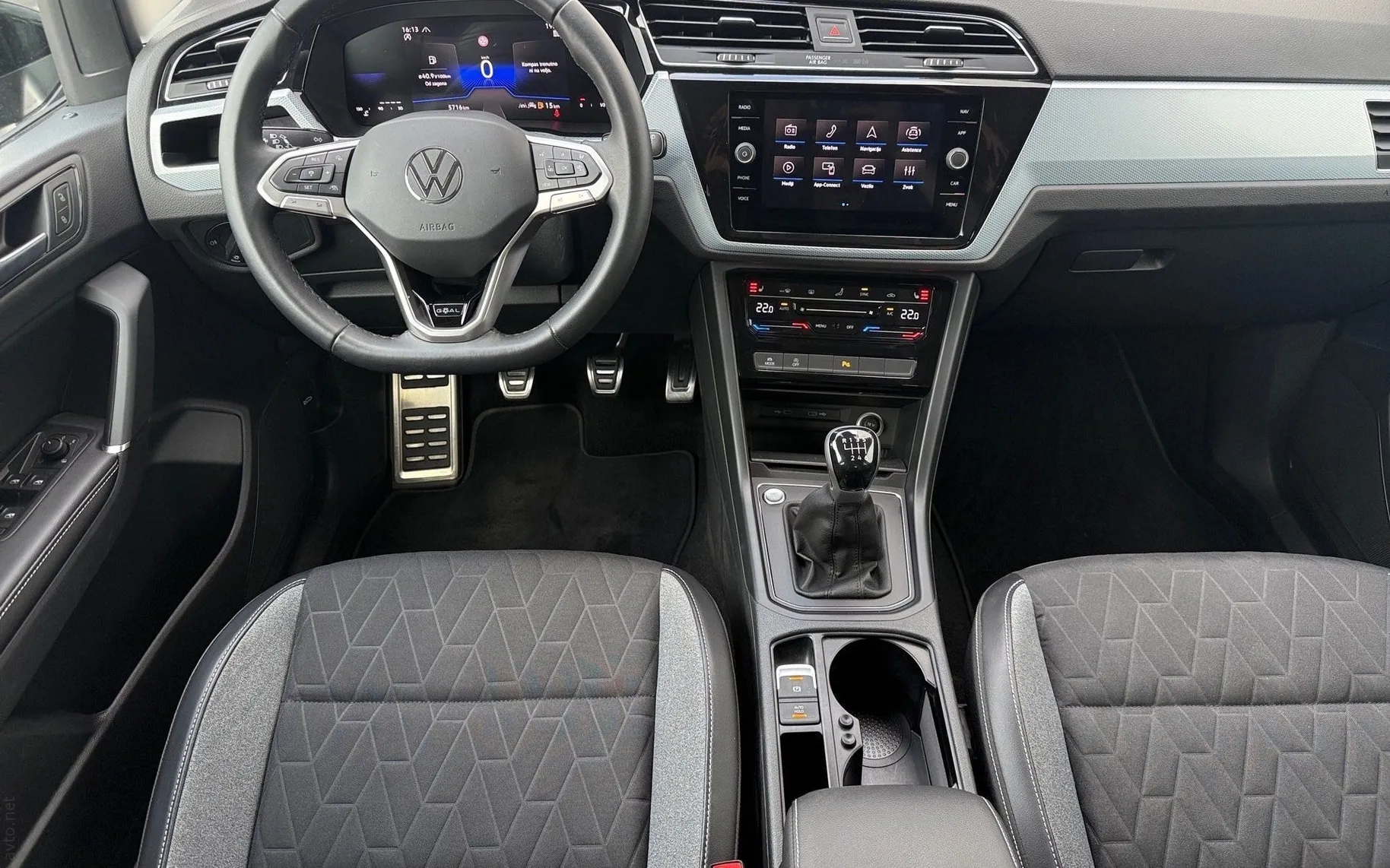 Notranja slika - Volkswagen Touran - 1.5 TSI Family-ACC-Mrtvi kot-Virtual-4x ogr.sedeži - 10
