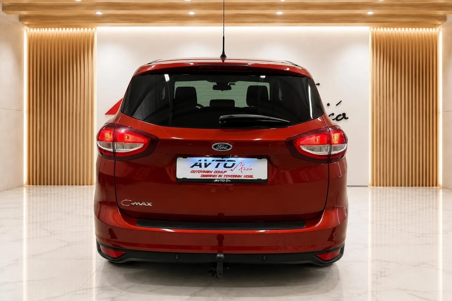 Notranja slika - Ford C-Max - 1.5 TDCi-LED-TEMPOMAT-KAMERA-PDC-VLEČNA KLJUKA - 8