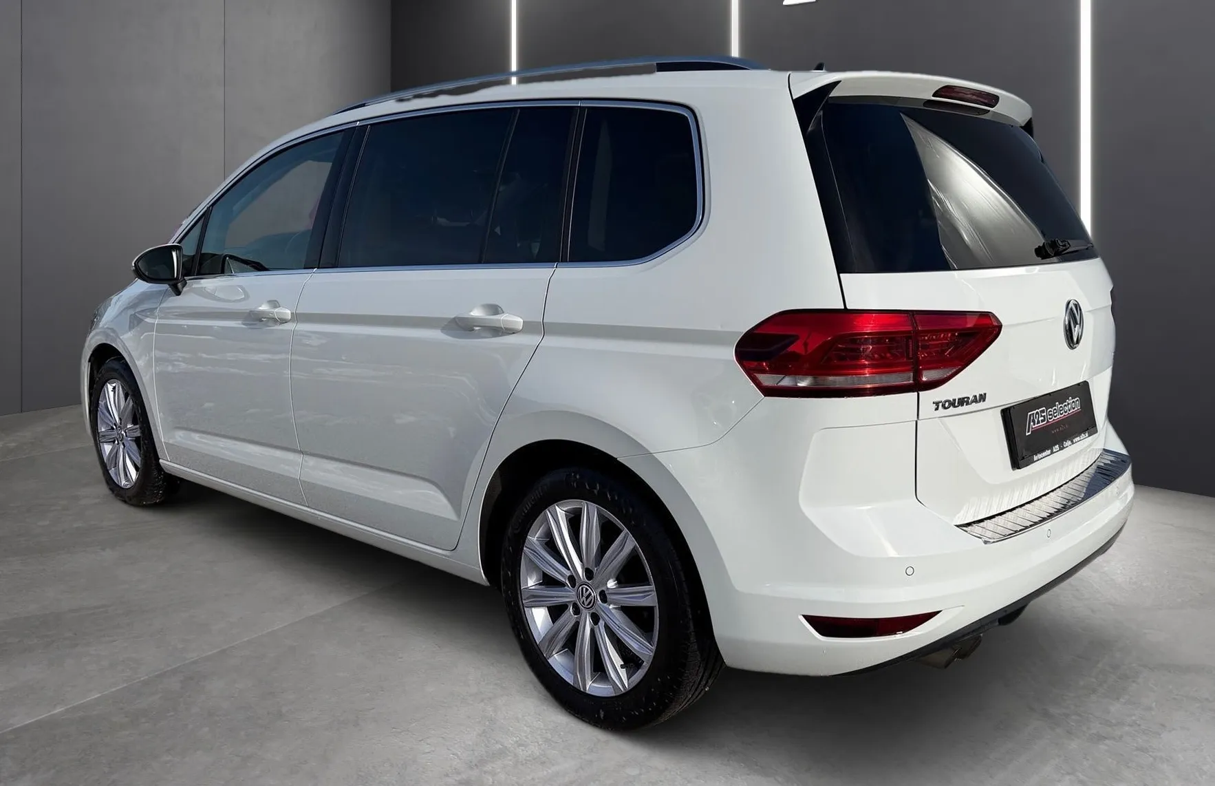 Zunanja slika - VW Touran - 2.0 TDI BMT Highline 110  150 -SLO-High LED-Masa - 3
