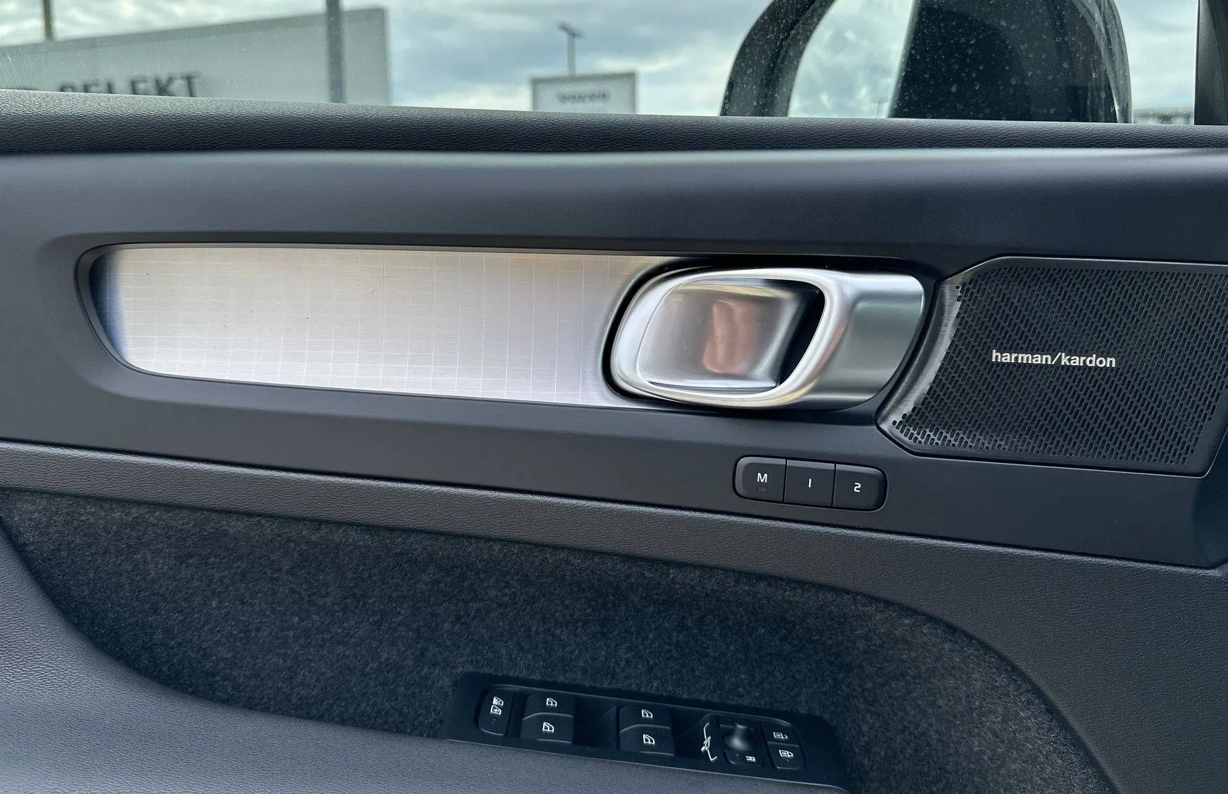 Zunanja slika - Volvo XC40 - B3P Plus Dark Avt - 12
