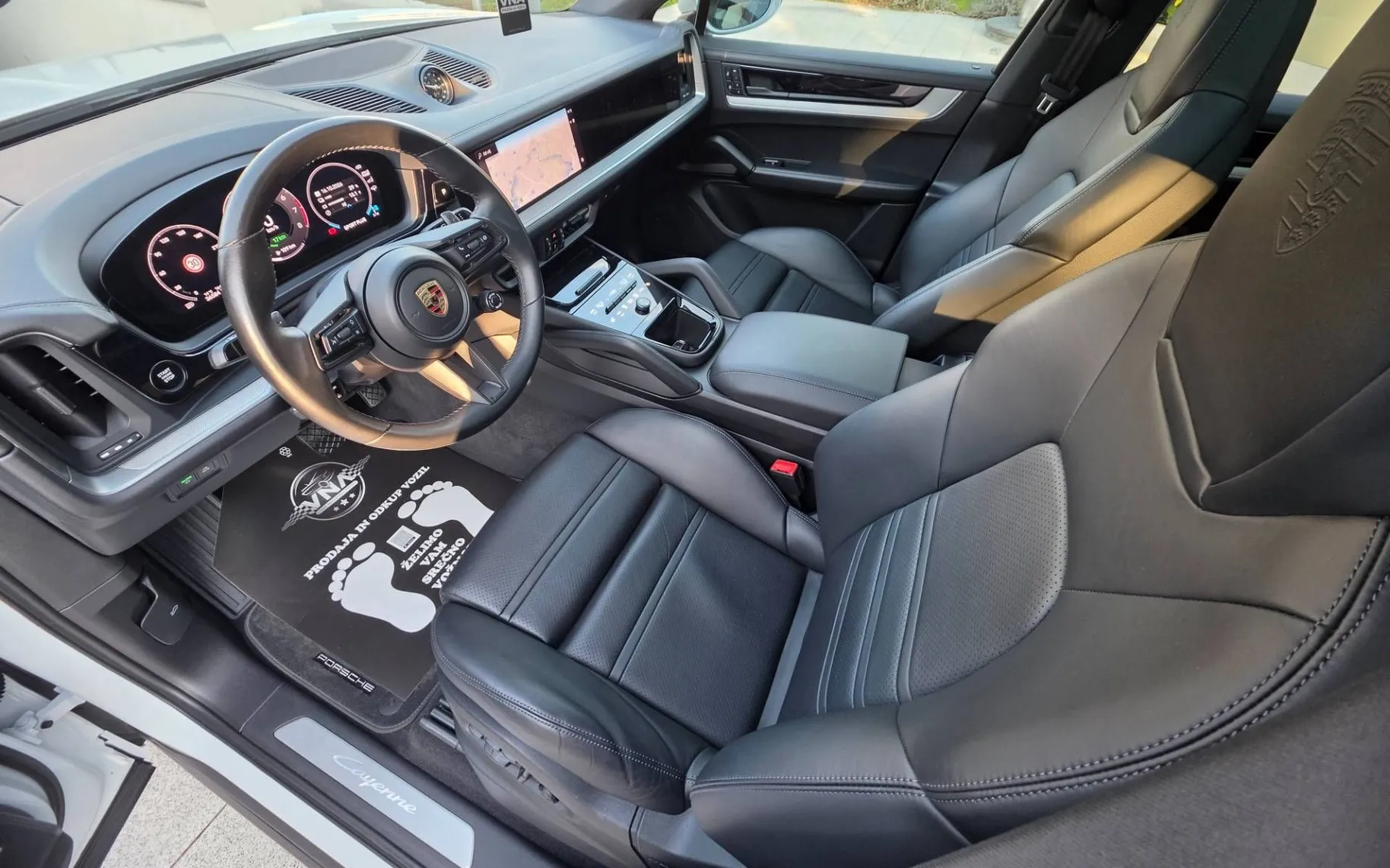 Notranja slika - Porsche Cayenne Coupe - E-Hybrid |MAXTON|SCREEN|PANO|ZRAK|ALU22|VRHUNSKI| - 7