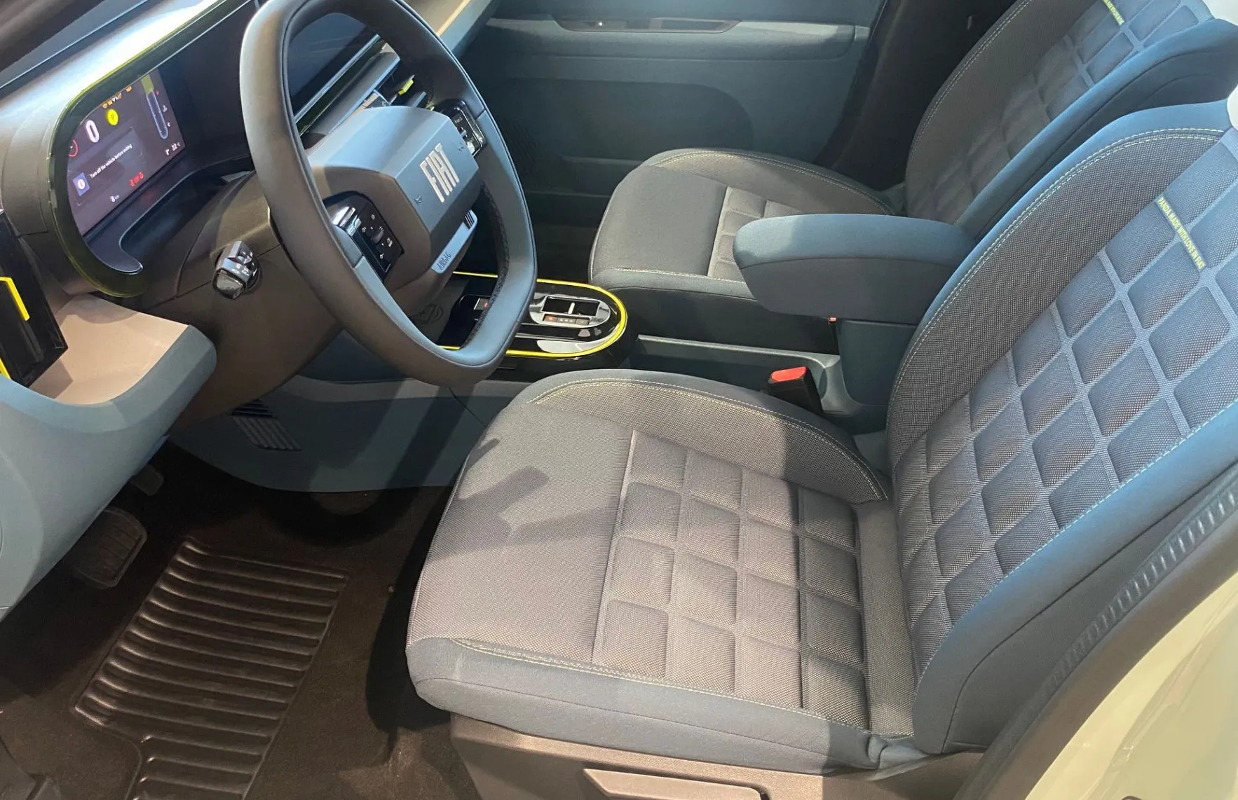 Zunanja slika - Fiat Grande Panda - 1.2 E-DCT6 110 LaPrima - 4