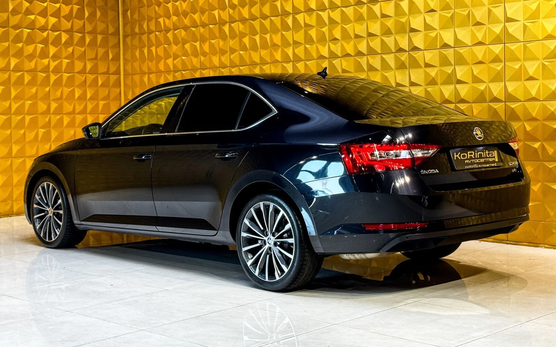 Notranja slika - Škoda Superb - 4x4 2.0 TDI AVT.-NAV - 7