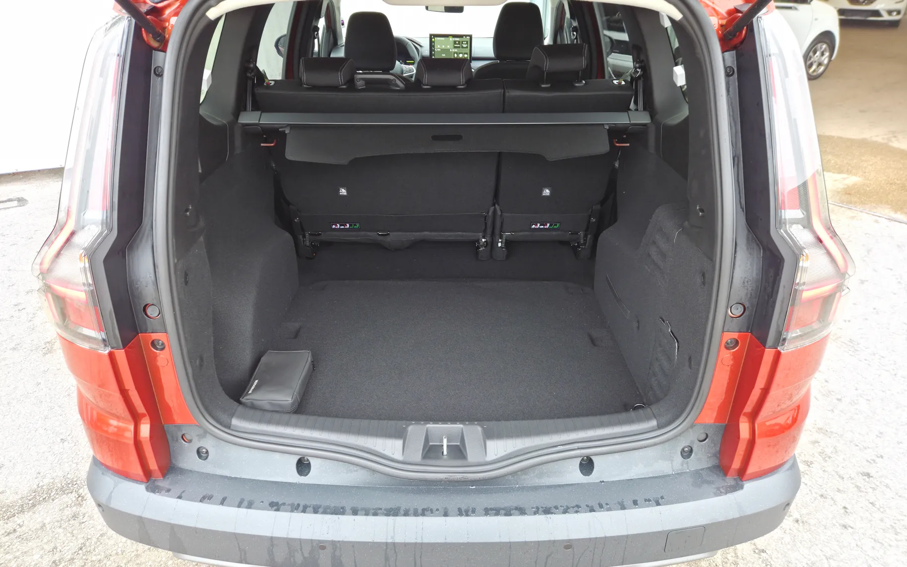 Zunanja slika - Dacia Jogger - Extreme Hybrid 155+7 sedežev+Zimske gume - 20