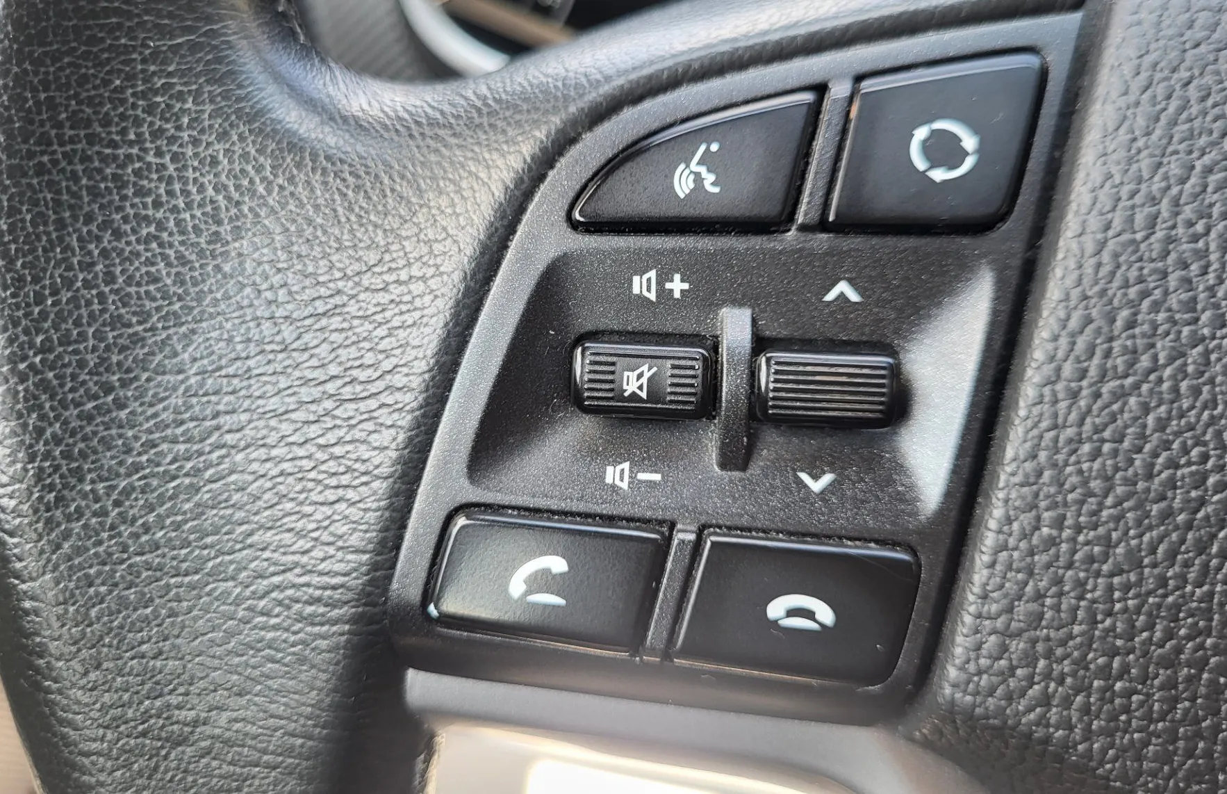 Zunanja slika - Hyundai Tucson - 1.6 GDI slo-1last-nav-pdc-alu-ac-el.paket-servisir - 12