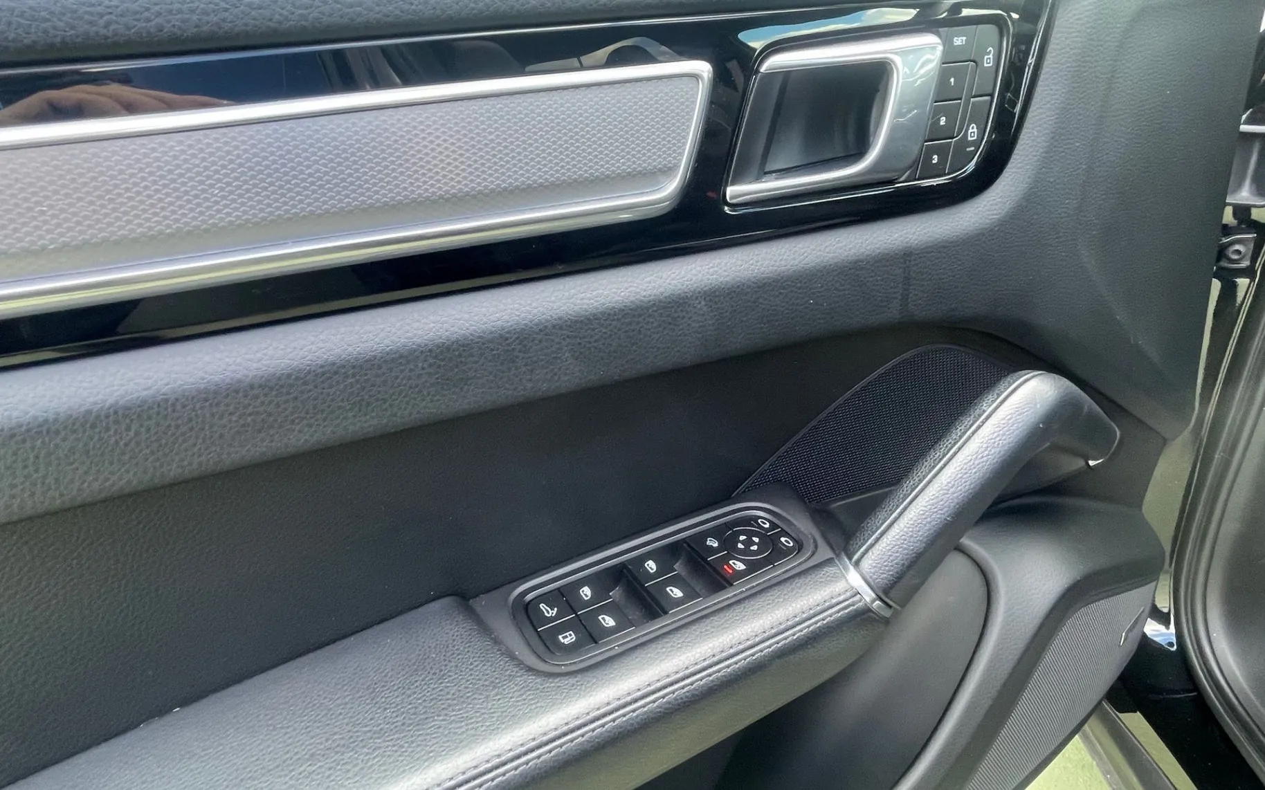 Zunanja slika - Porsche Cayenne - 3.0 E-HYBRID PLATINUM EDITION AUTO MATRIX.USNJE - 16