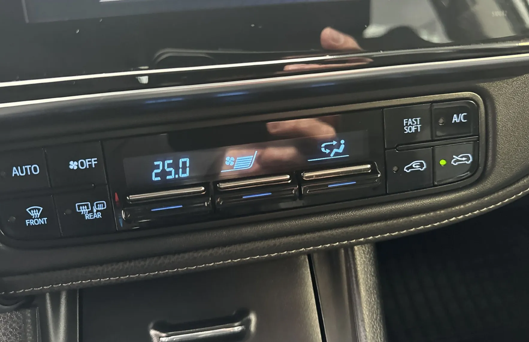 Zunanja slika - Toyota Auris - SLO-SPORT-KAMERA-TEMPOMAT-2xKLIMA-12 MESEČNO JAM. - 12
