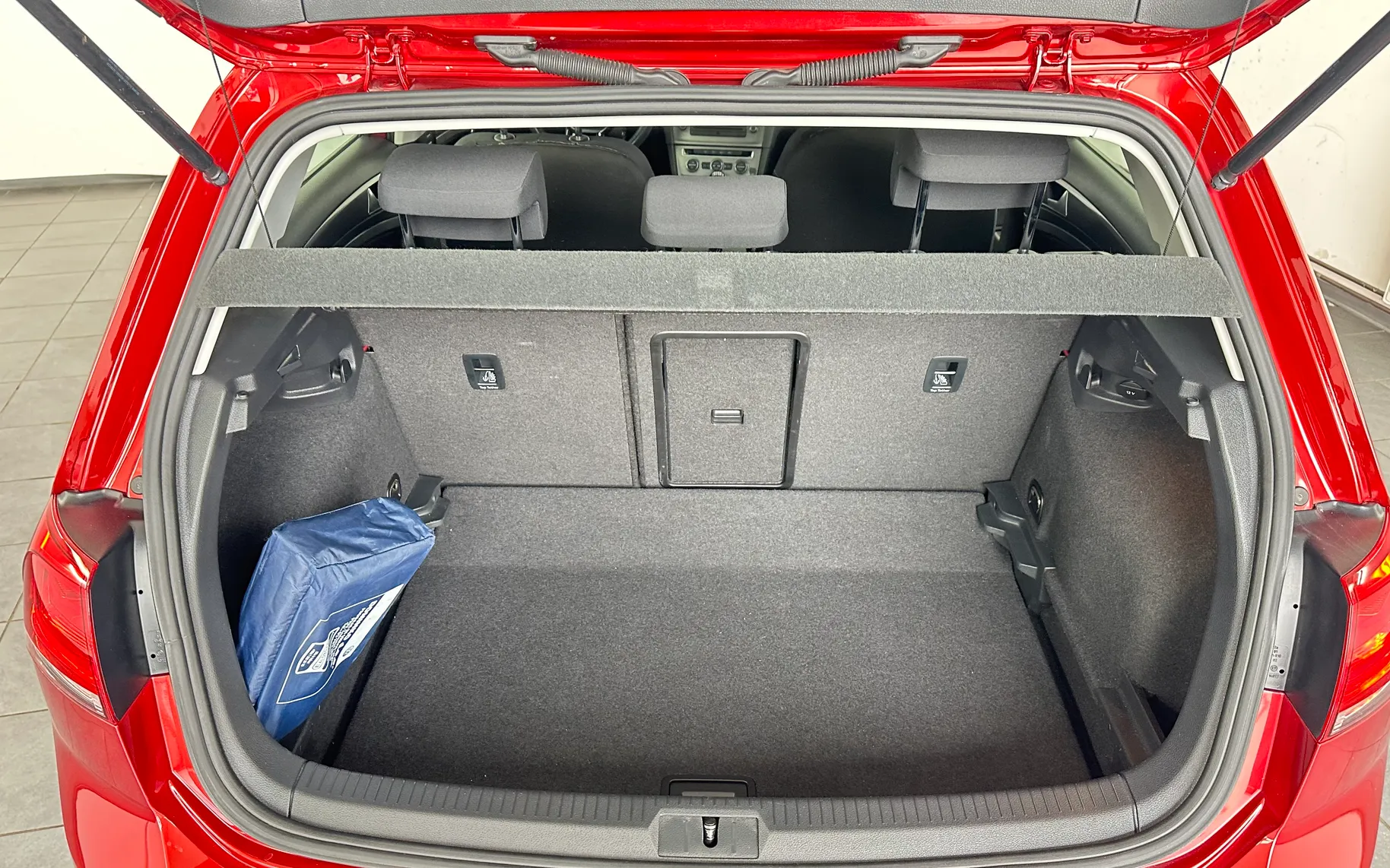 Zunanja slika - Volkswagen Golf - 1.6 TDI BMT,SLOVENSKI,166.000 KM,PRVI LASTNIK, - 19