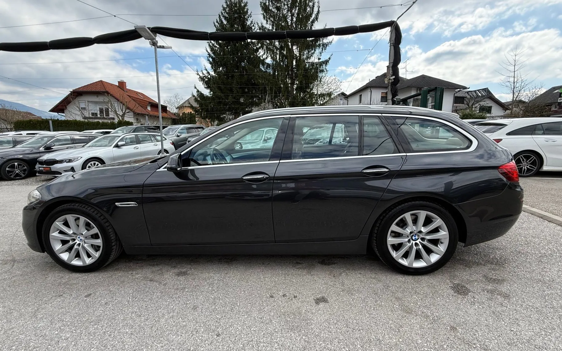 Zunanja slika - BMW Serija 5 - Touring: 525d AUT. LUXURY LiNE DIGITAL PANO HEADuP ALU 1 - 12