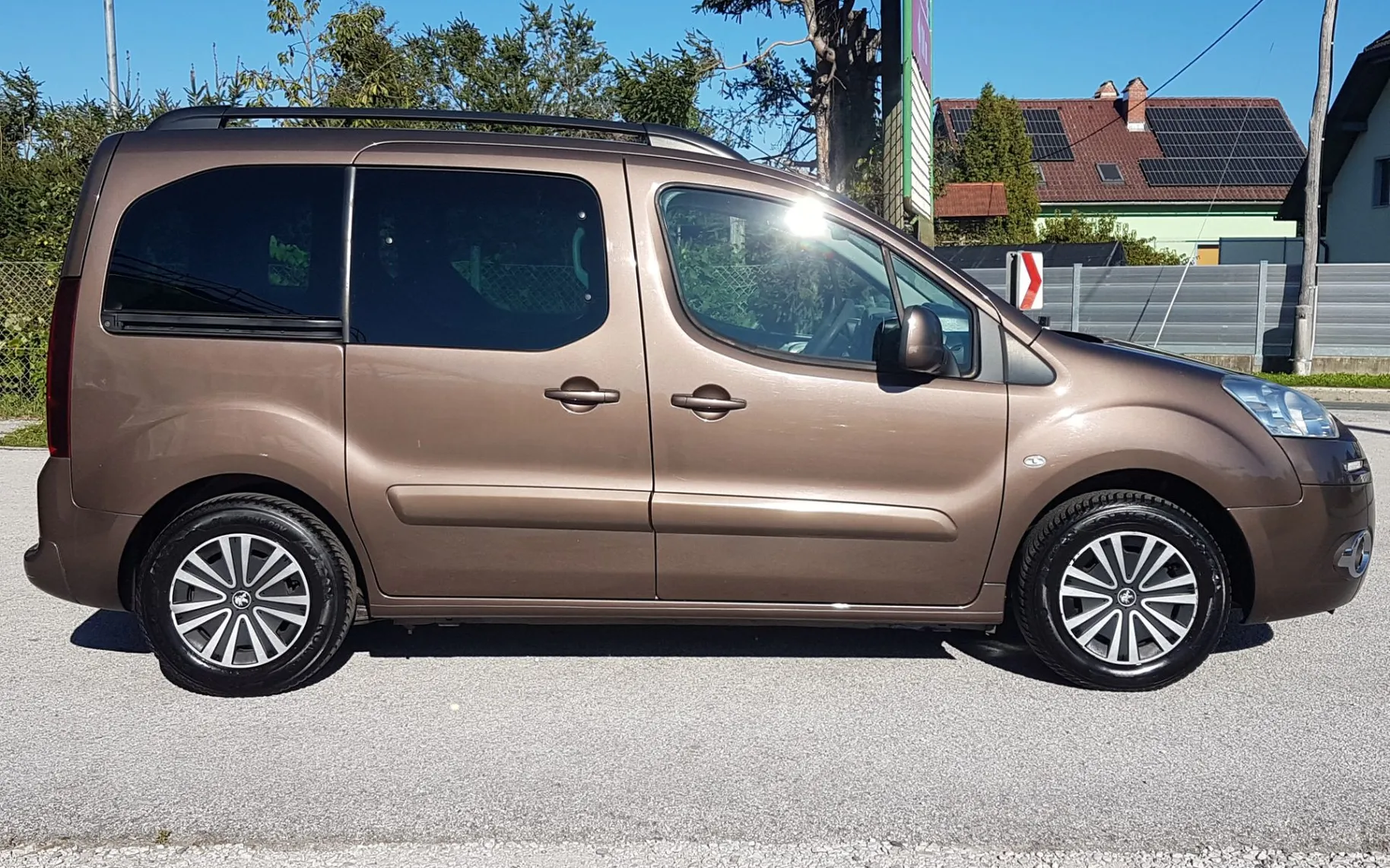 Zunanja slika - Peugeot Partner Tepee - Partner 1.6 e-HDi Active - OPR. VELIKI SERVIS - 5