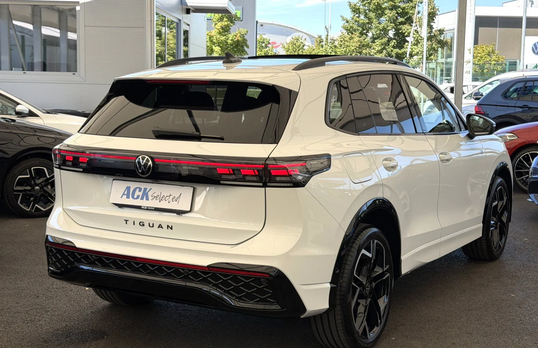 Zunanja slika - Volkswagen Tiguan - 4JOY 1.5 eTSI DSG-SLO-1.LASTNIK-BLACK STYLE - 4