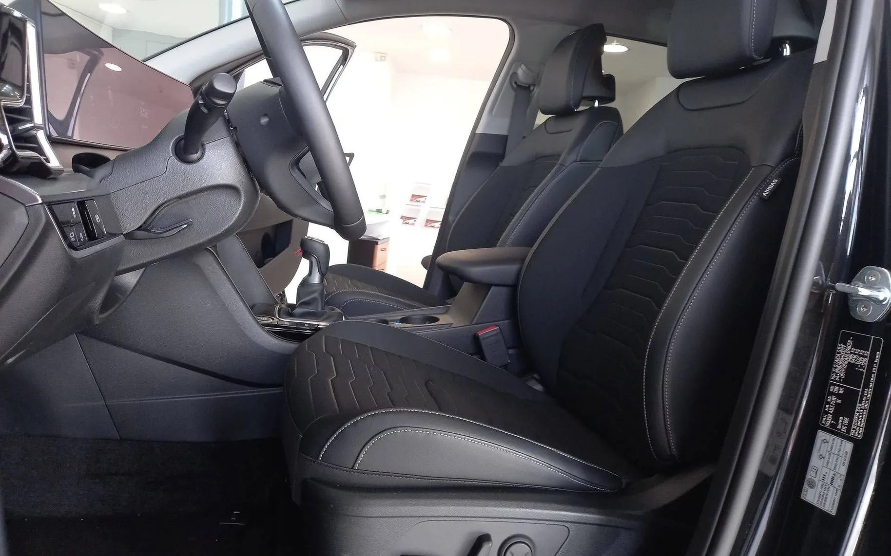Notranja slika - KIA Sportage - 1.6 T-GDi 110kW EX Style 7-DCT - 34