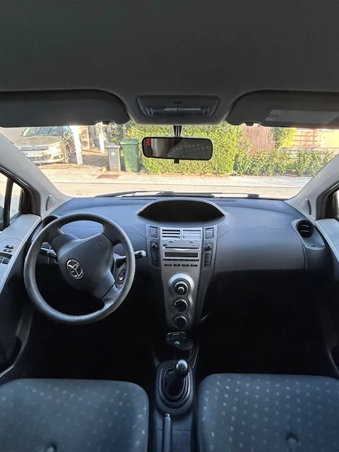 Notranja slika - Toyota Yaris - 1,0 VVT-i Terra+ - 4