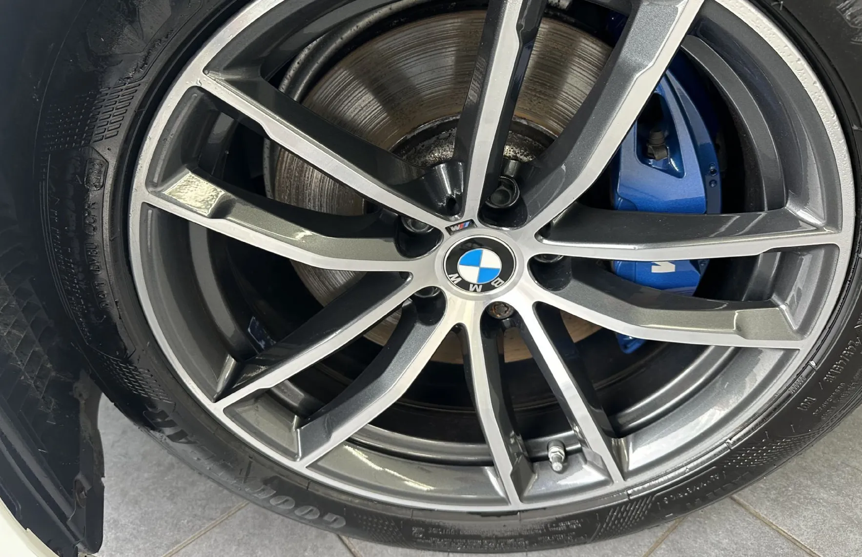 Zunanja slika - BMW Serija 5 - Touring: 530e  Avt.M Sport.4X4.NEMŠKI+4ALU.KAMERA.LED.AC - 4