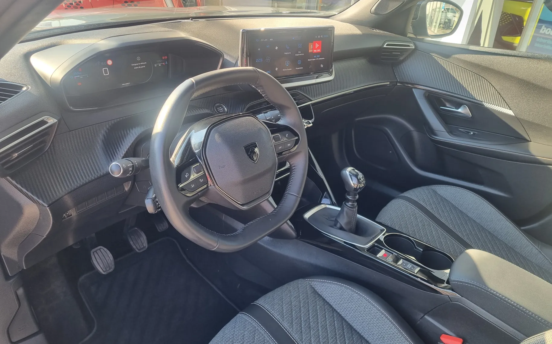 Zunanja slika - Peugeot 2008 - 1.2 PureTech 100 - KOT NOV - SAMO 13.156km - 9