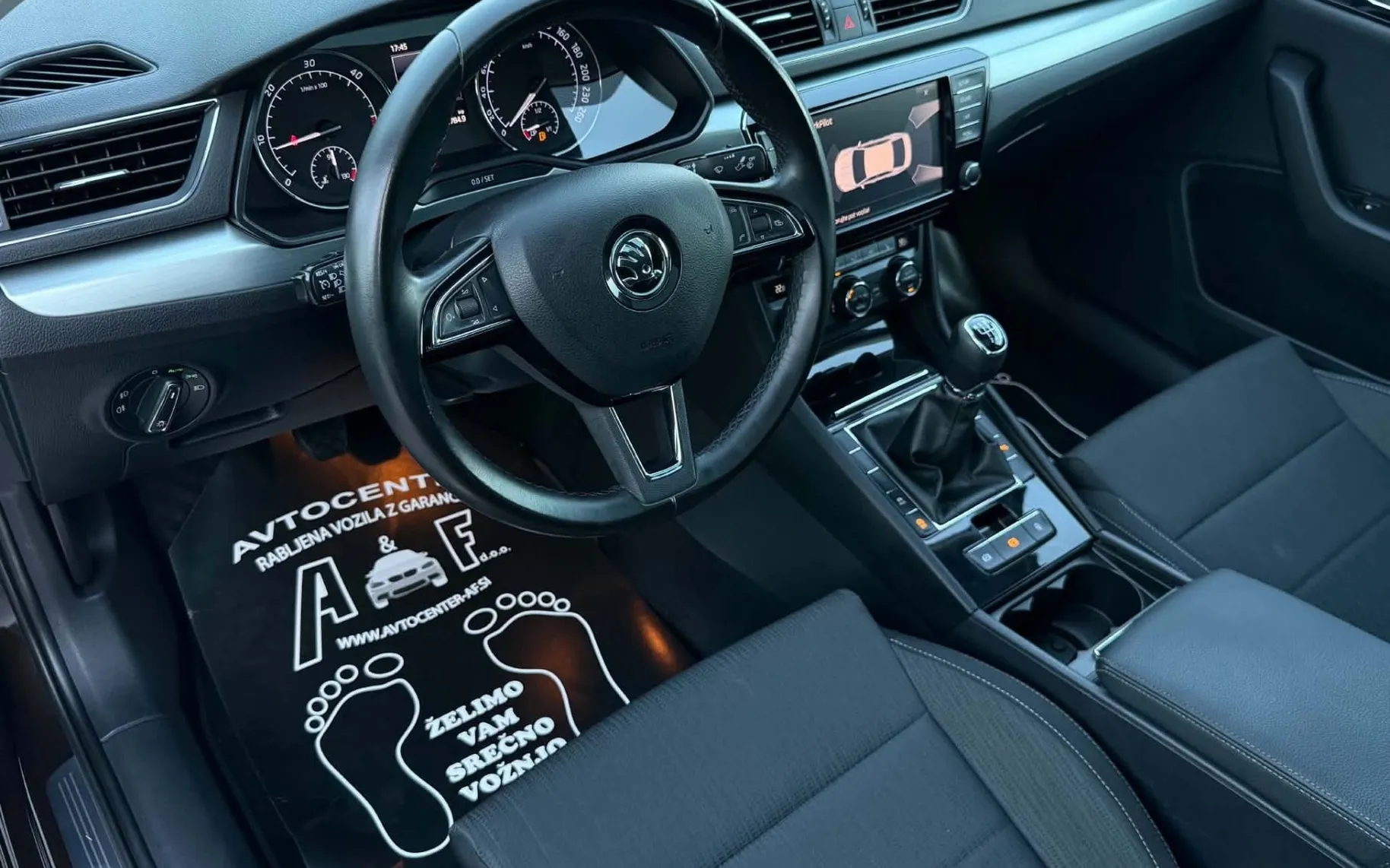 Notranja slika - Škoda Superb - 2.0 TDI-PANORAMA-ACC-LIZING ZA TUJCE-PDC- - 9
