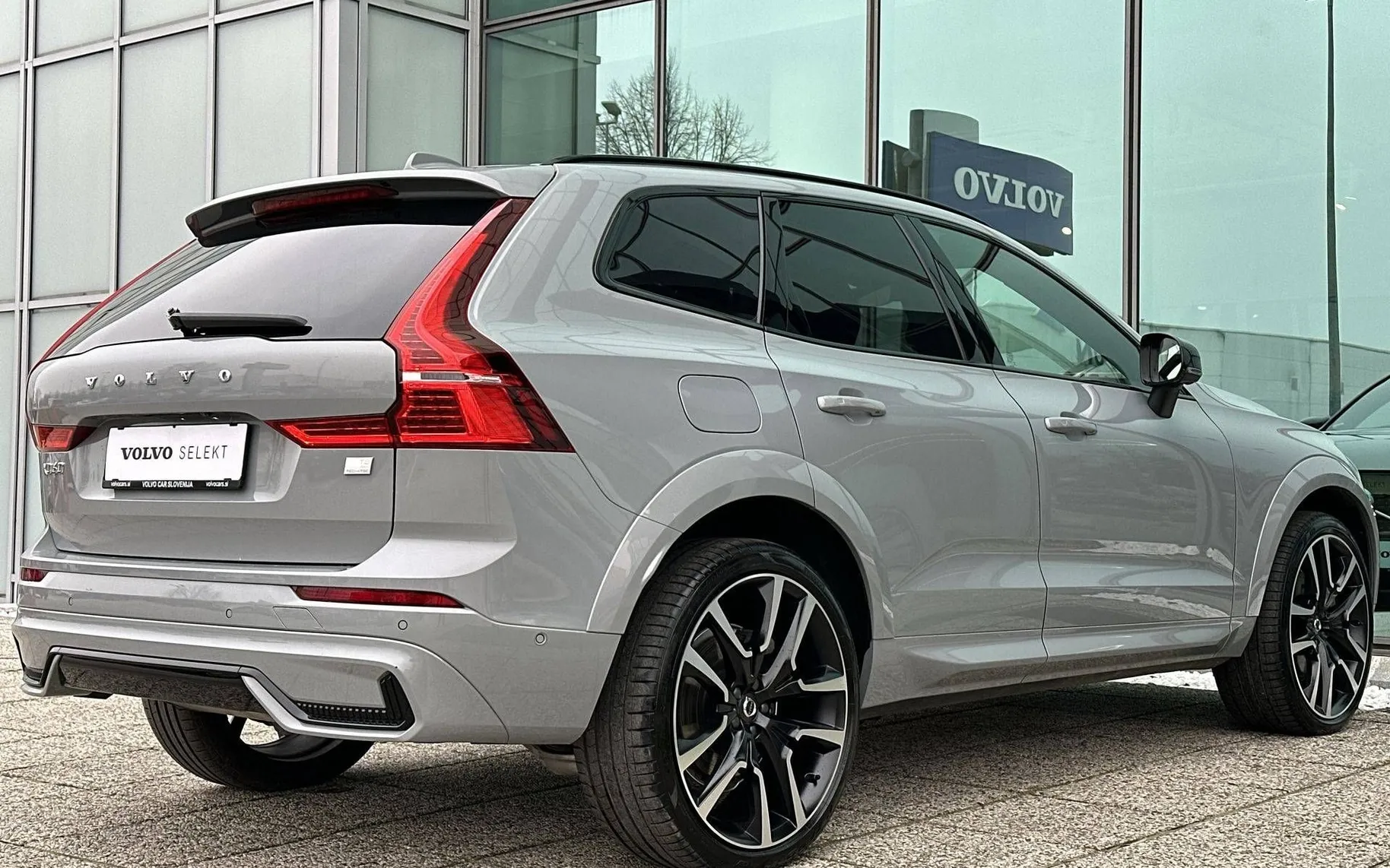 Zunanja slika - Volvo XC60 - T8 TwE Ultim.Dark Recharge AT AWD ZRAČNO BW PANO - 5